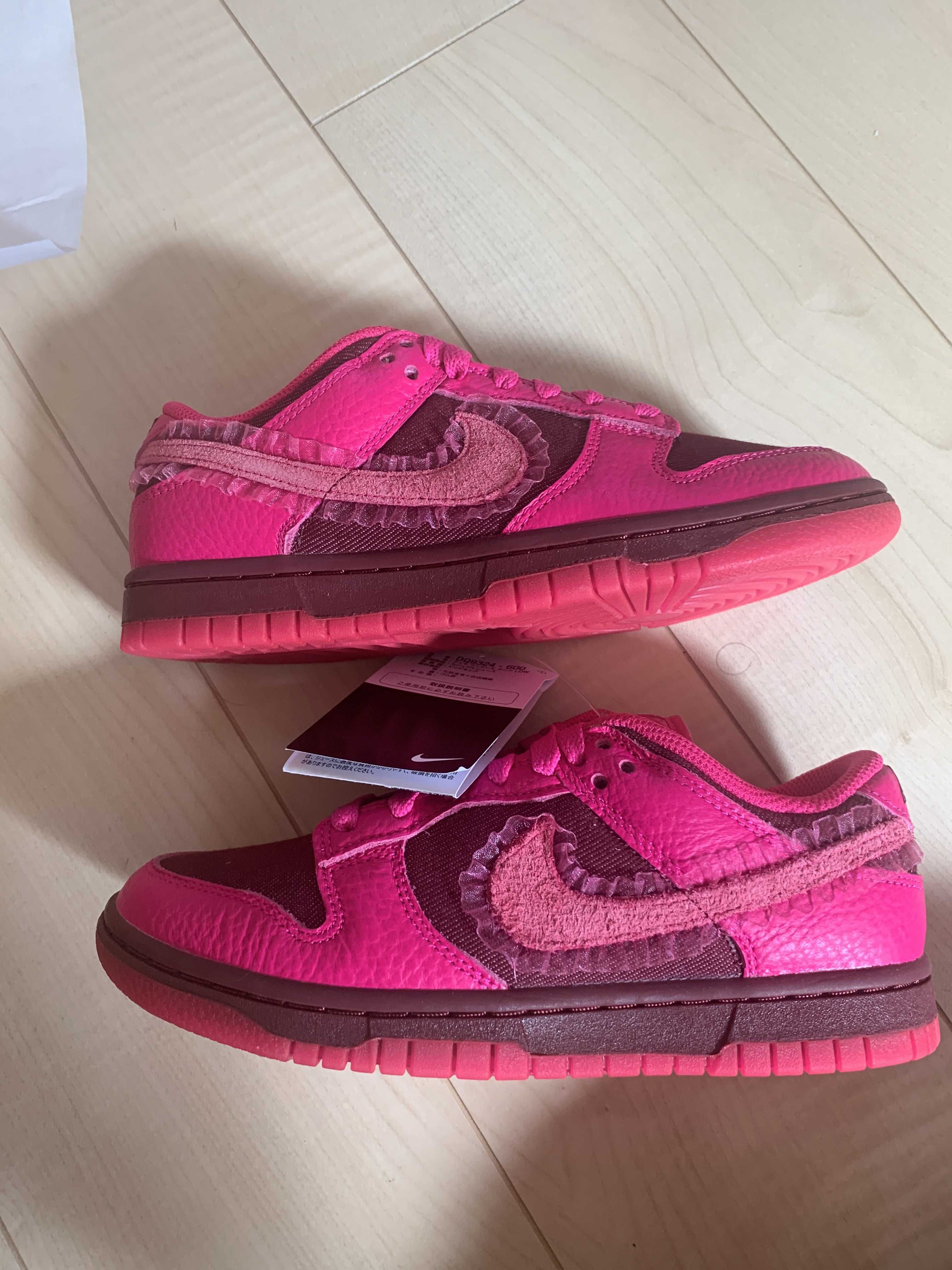 Nike Women's Dunk Low "Valentines Day"