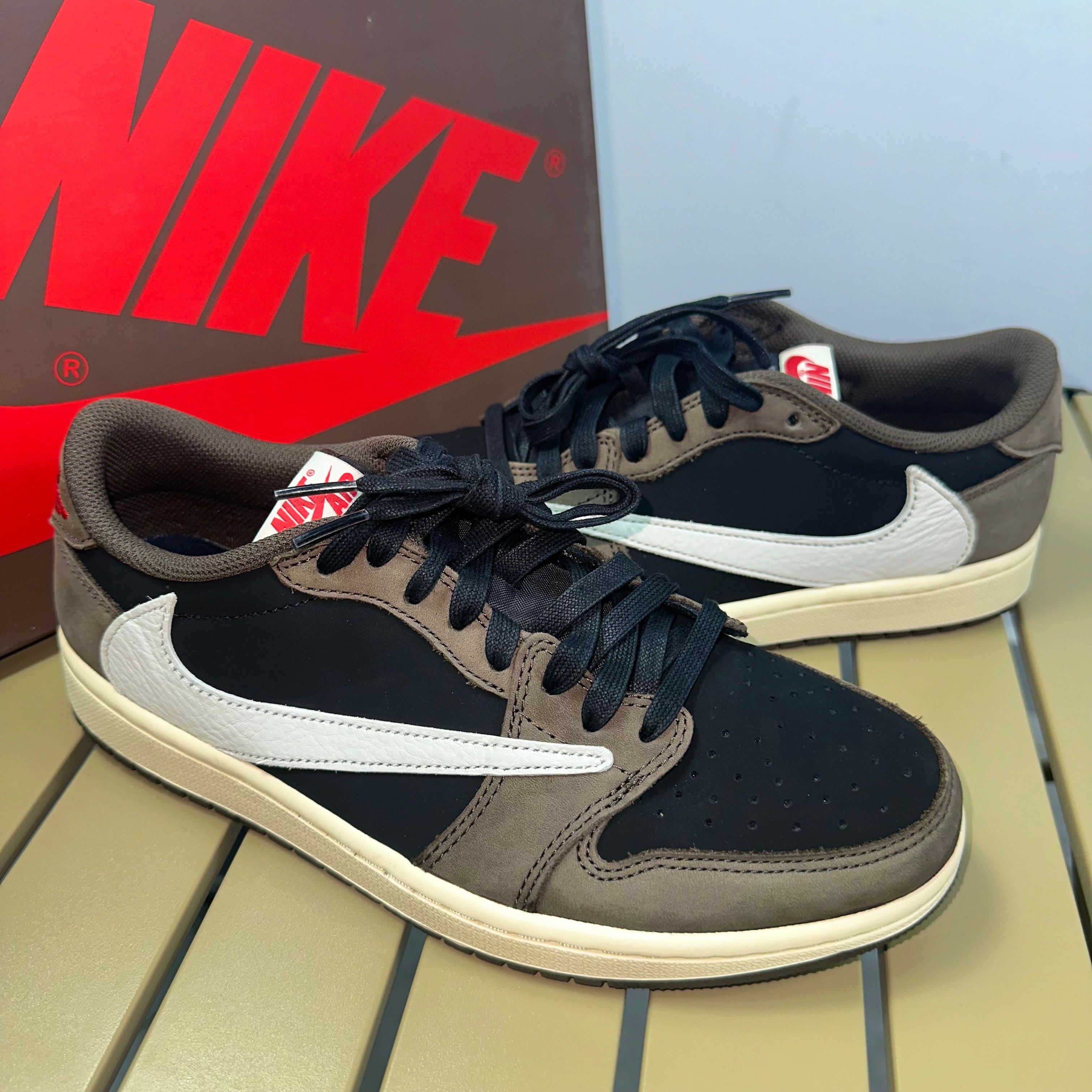 Travis Scott × Nike Air Jordan 1 Low OG SP-T "Black/Dark Mocha"