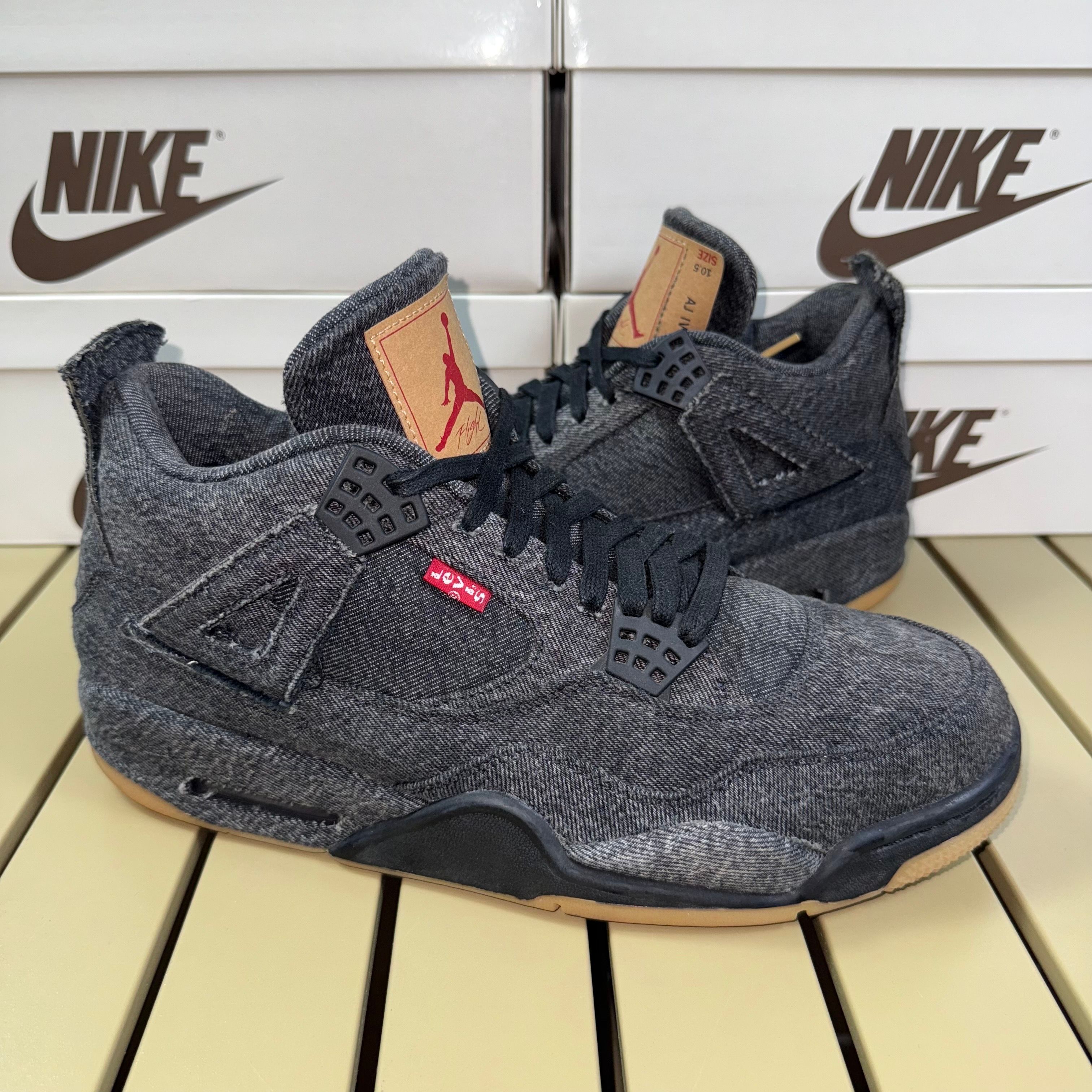 Nike × Levi's Air Jordan 4 "Black Denim" (Tag: LEVIS®)