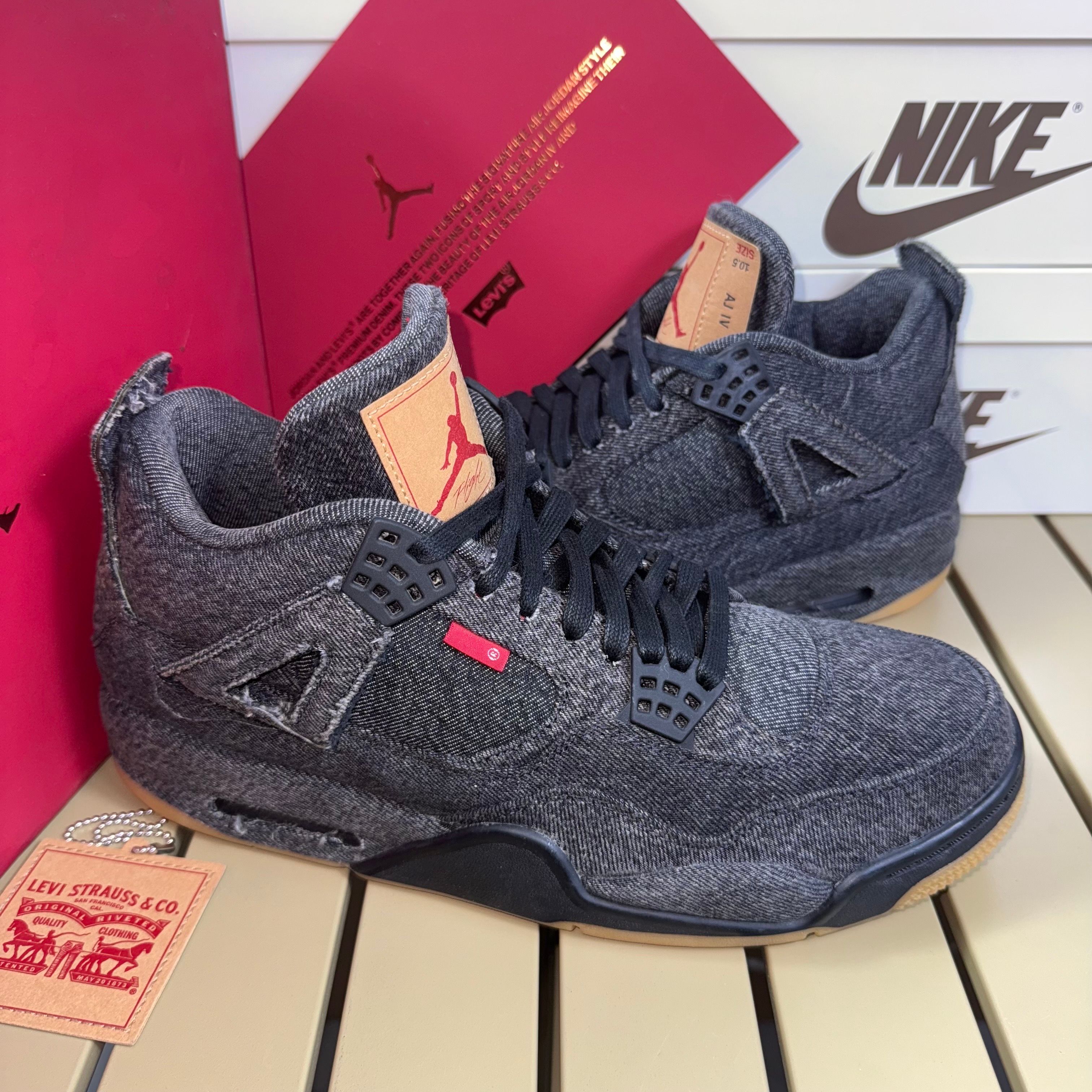 Nike × Levi's Air Jordan 4 "Black Denim" (Tag: LEVIS®)
