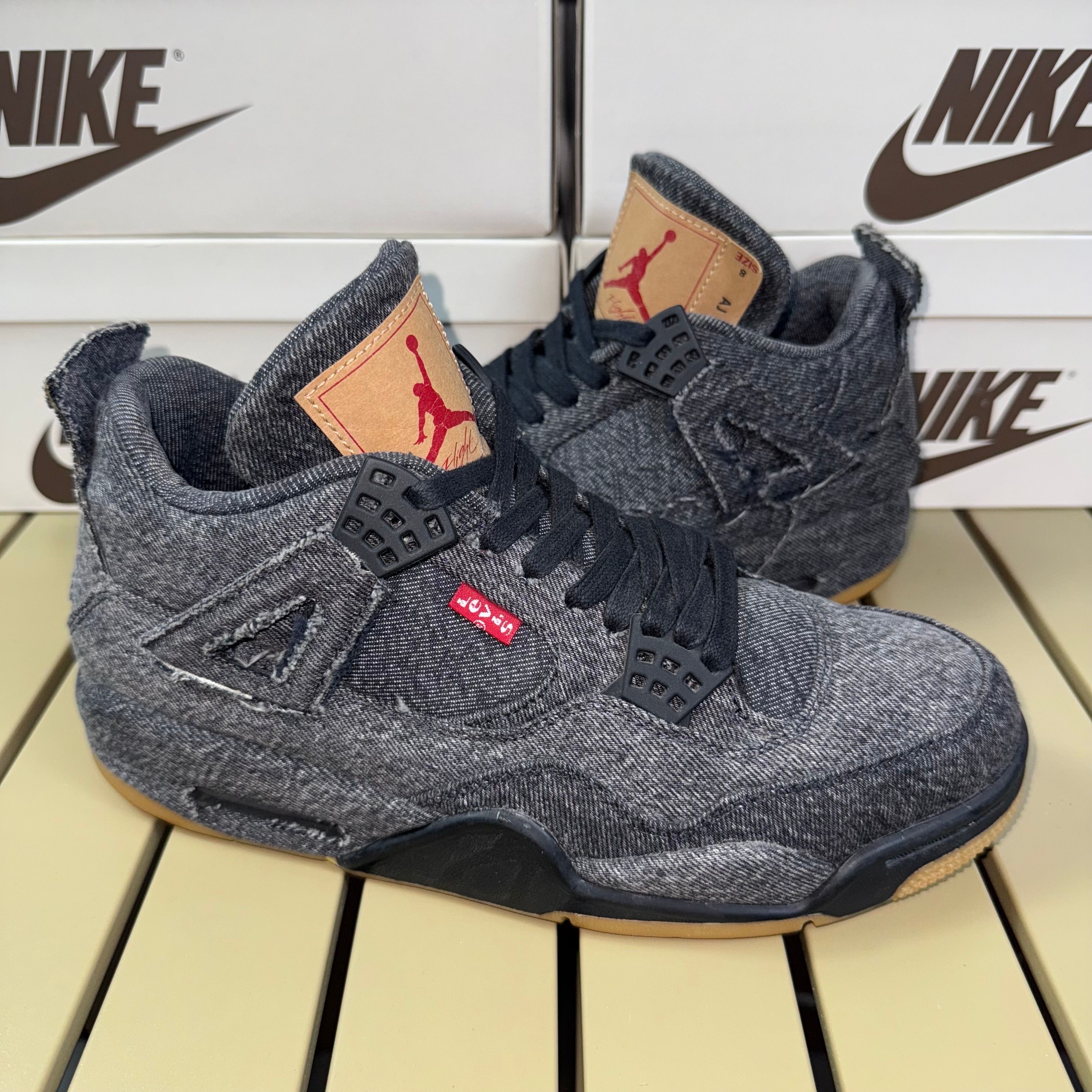 Nike × Levi's Air Jordan 4 "Black Denim" (Tag: LEVIS®)