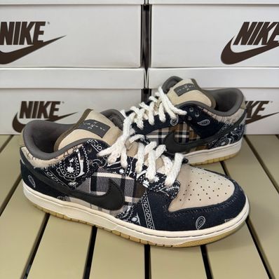 Travis Scott × Nike SB Dunk Low "Black/Parachute Beige"