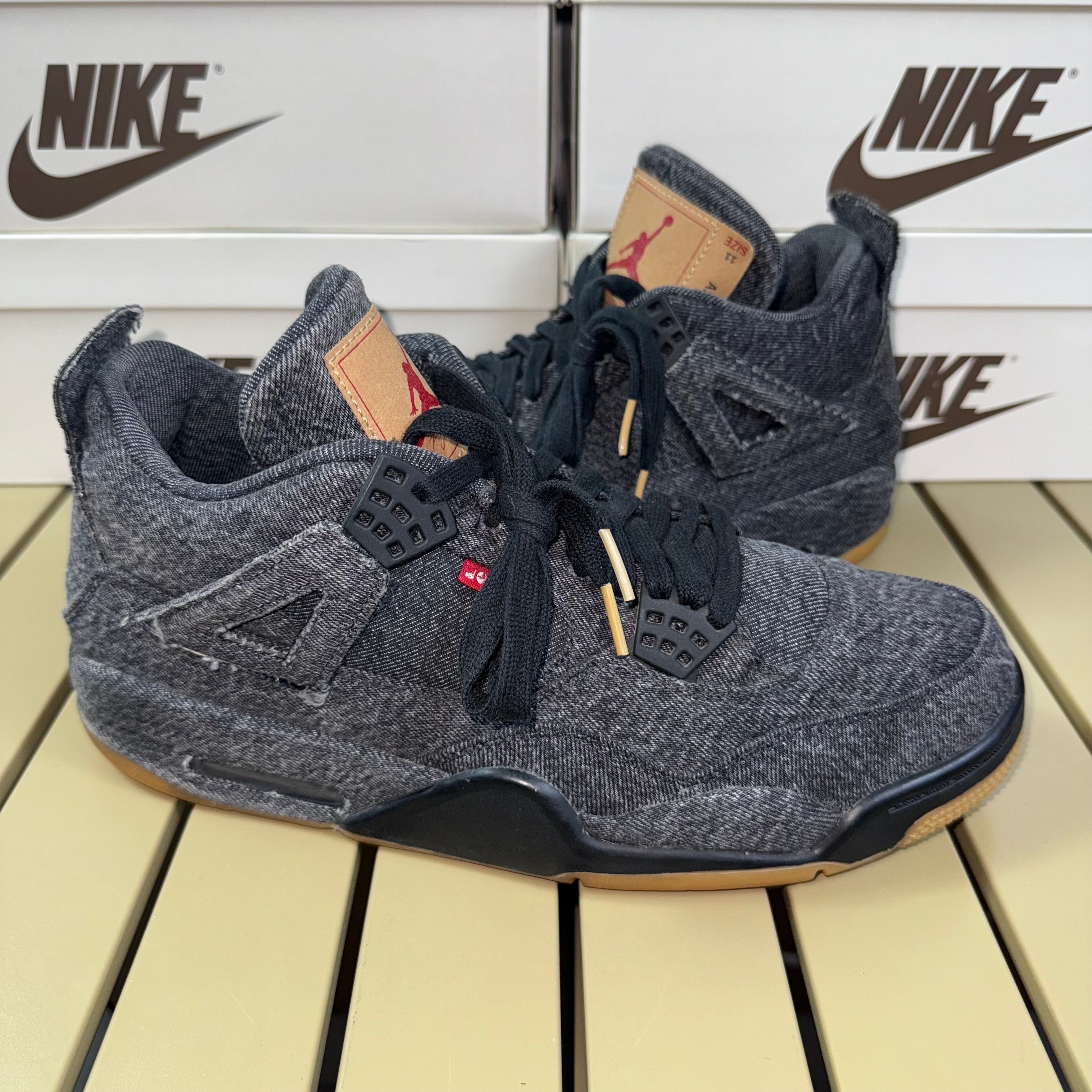 Nike × Levi's Air Jordan 4 "Black Denim" (Tag: LEVIS®)