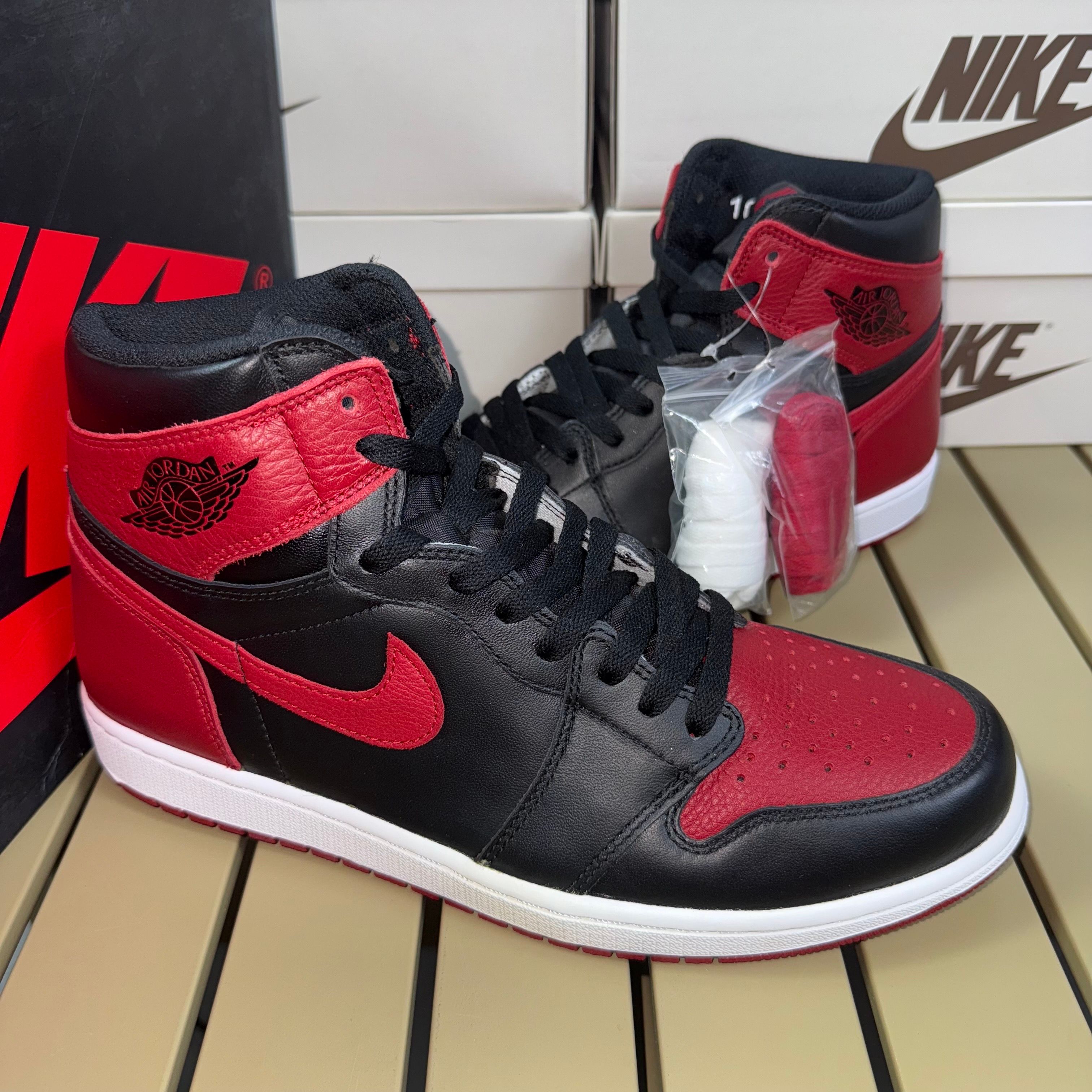 Nike Air Jordan 1 Retro High OG "Bred/Banned" (2016)