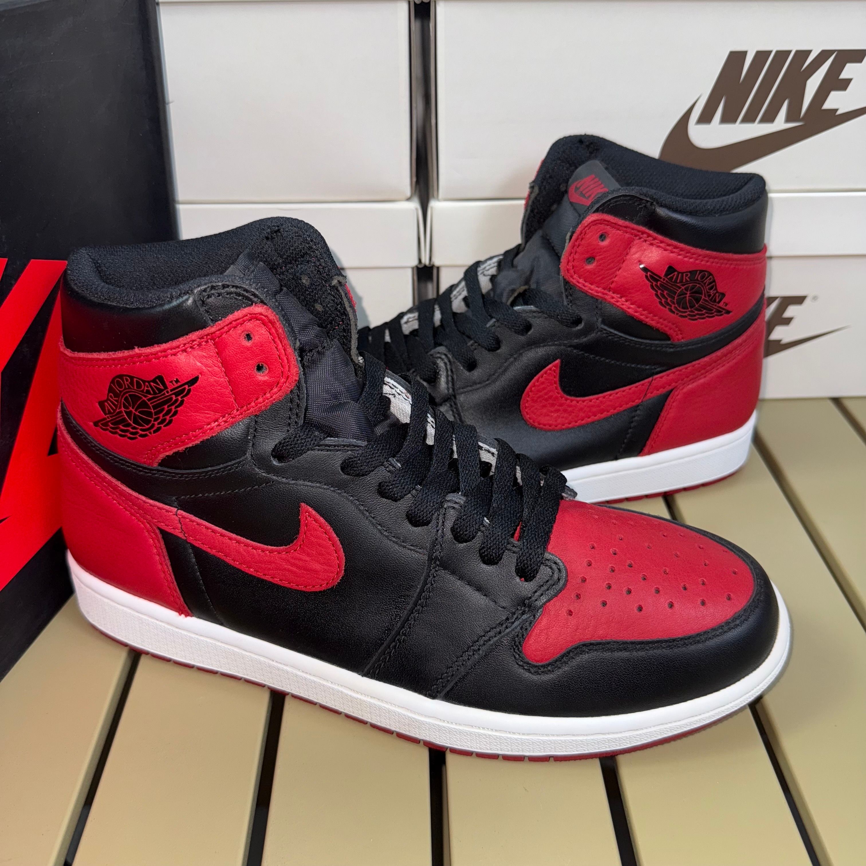 Nike Air Jordan 1 Retro High OG "Bred/Banned" (2016)