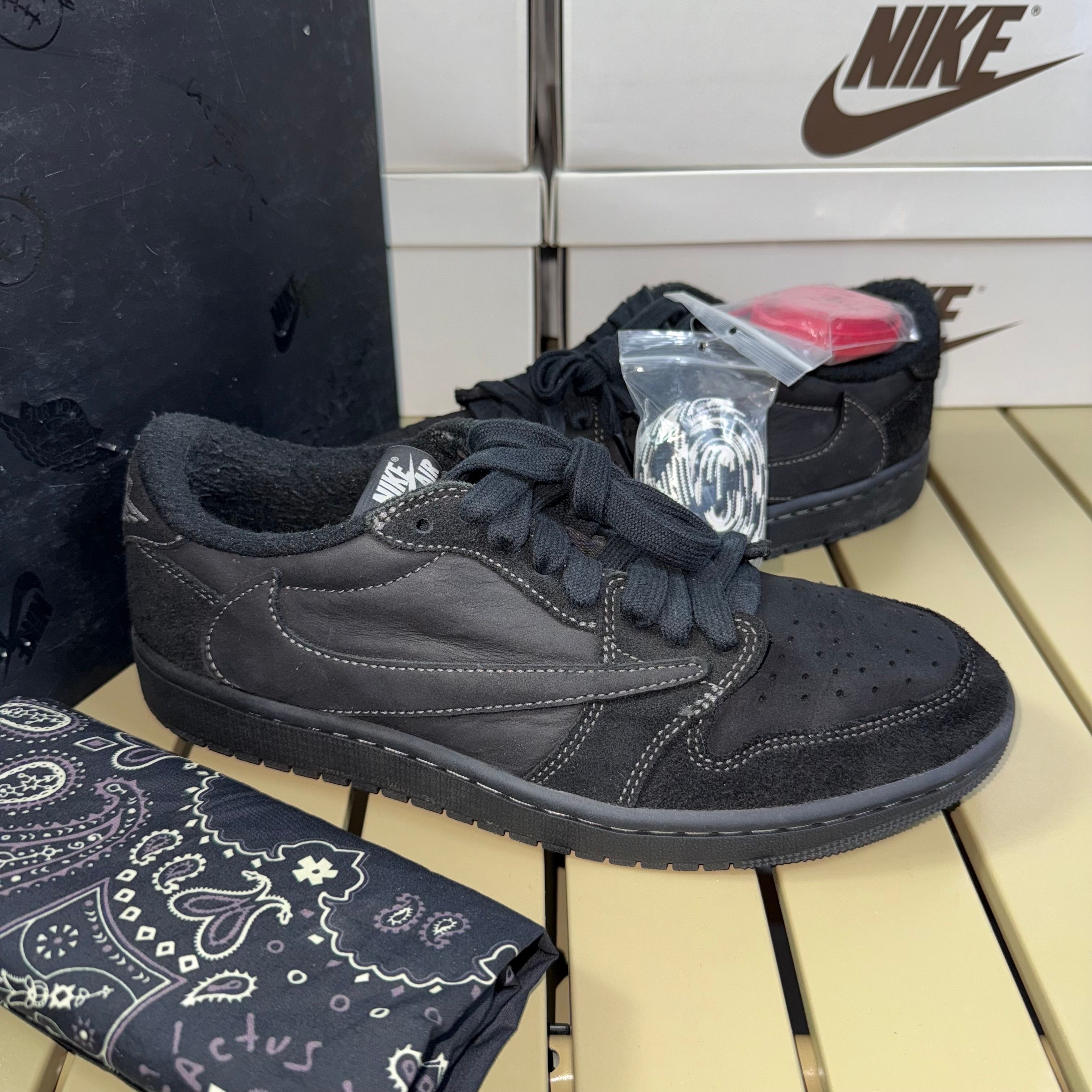 Travis Scott × Nike Air Jordan 1 Low OG SP "Black Phantom"