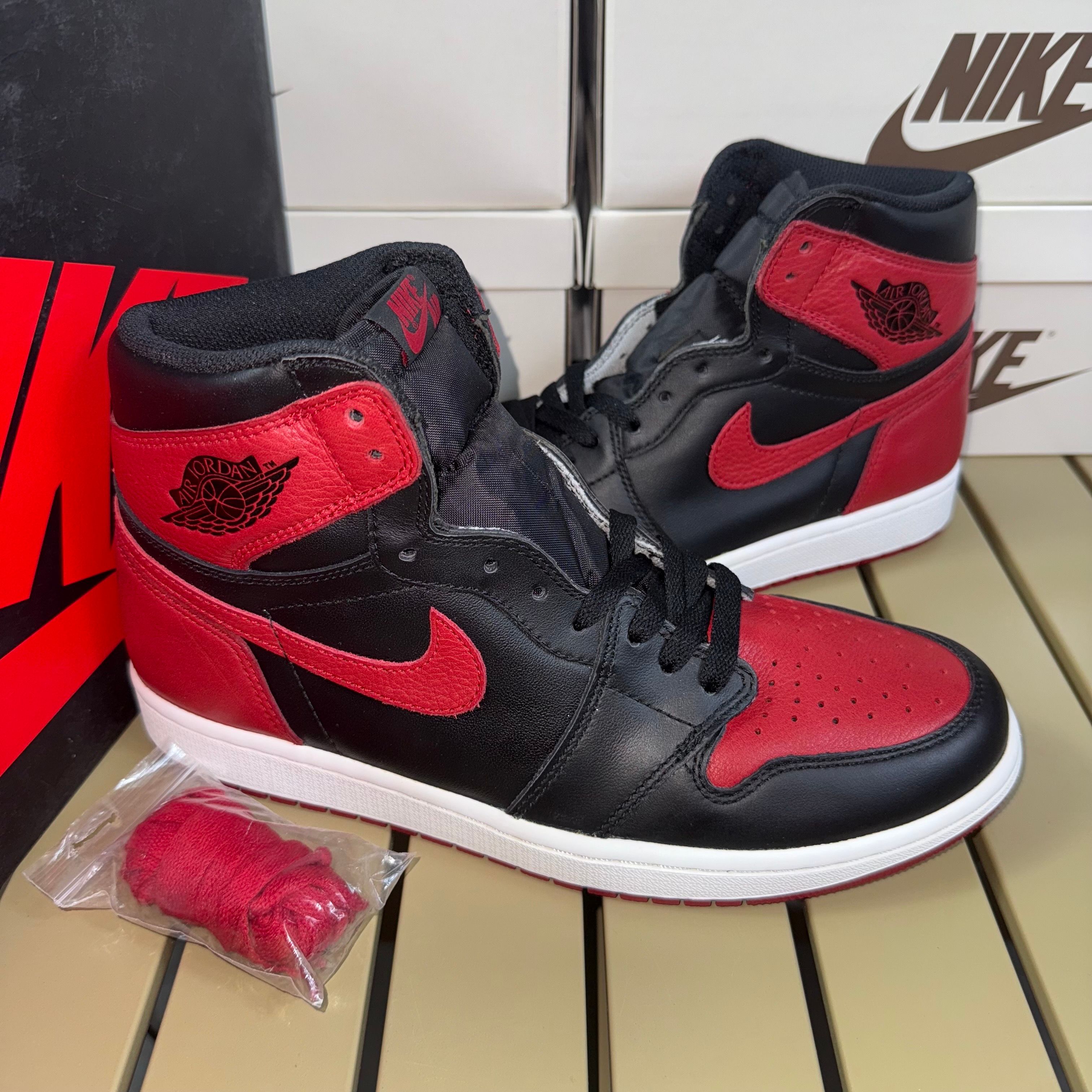 Nike Air Jordan 1 Retro High OG "Bred/Banned" (2016)