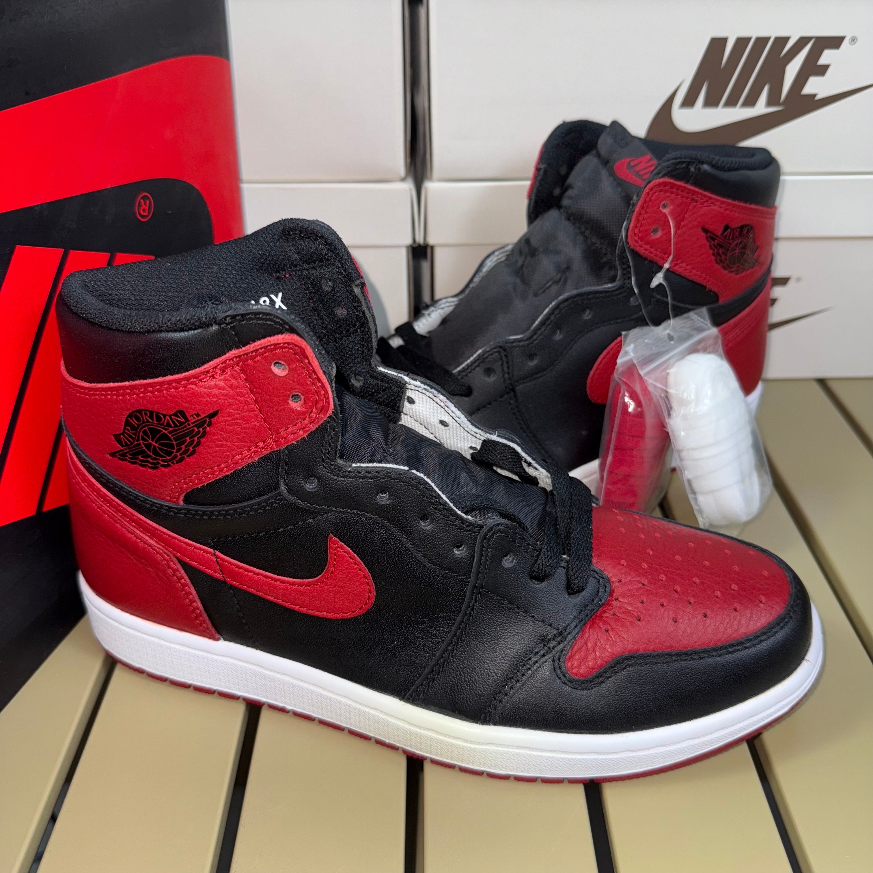 Nike Air Jordan 1 Retro High OG "Bred/Banned" (2016)