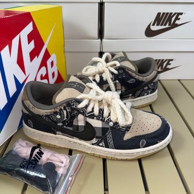 Travis Scott × Nike SB Dunk Low "Black/Parachute Beige"