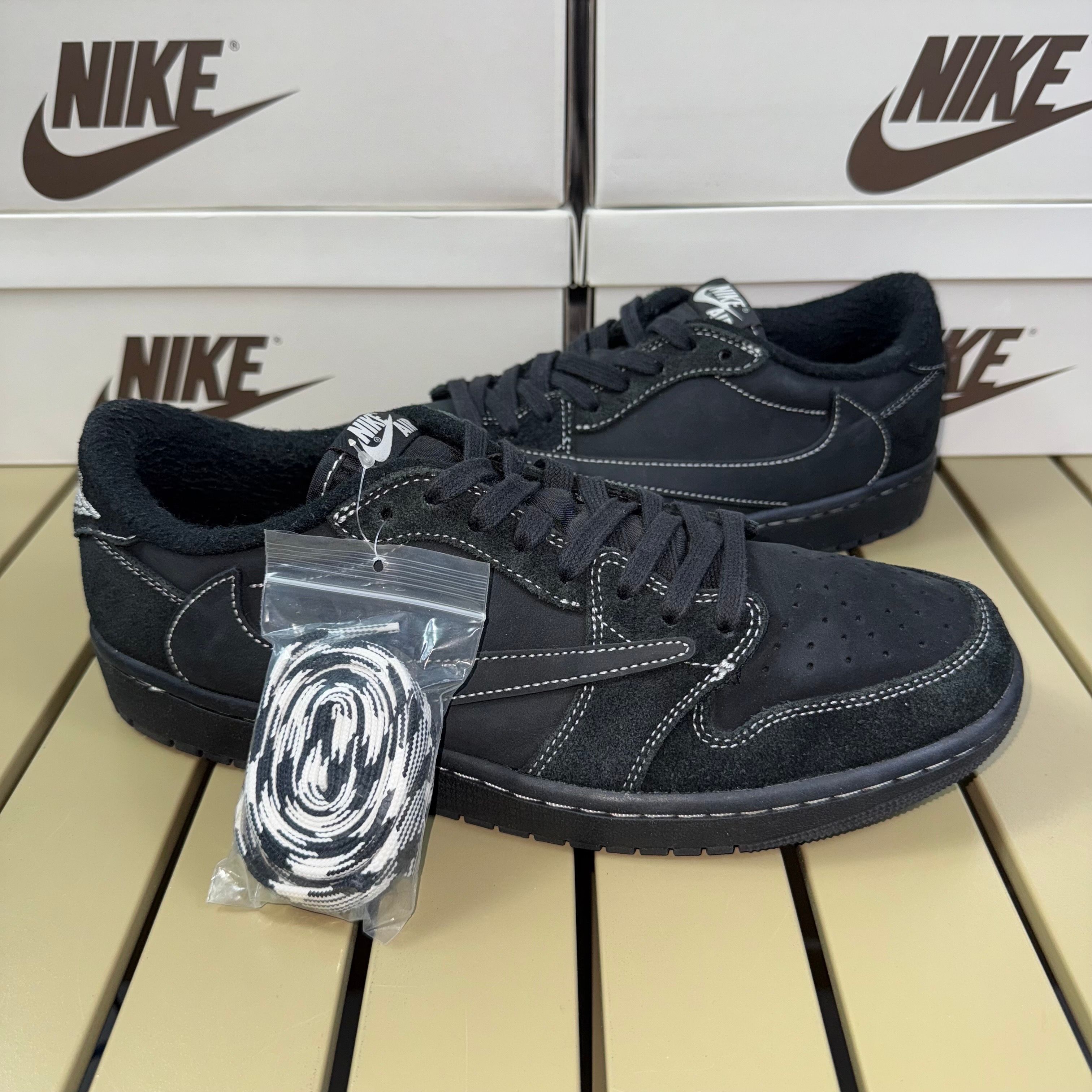 Travis Scott × Nike Air Jordan 1 Low OG SP "Black Phantom"
