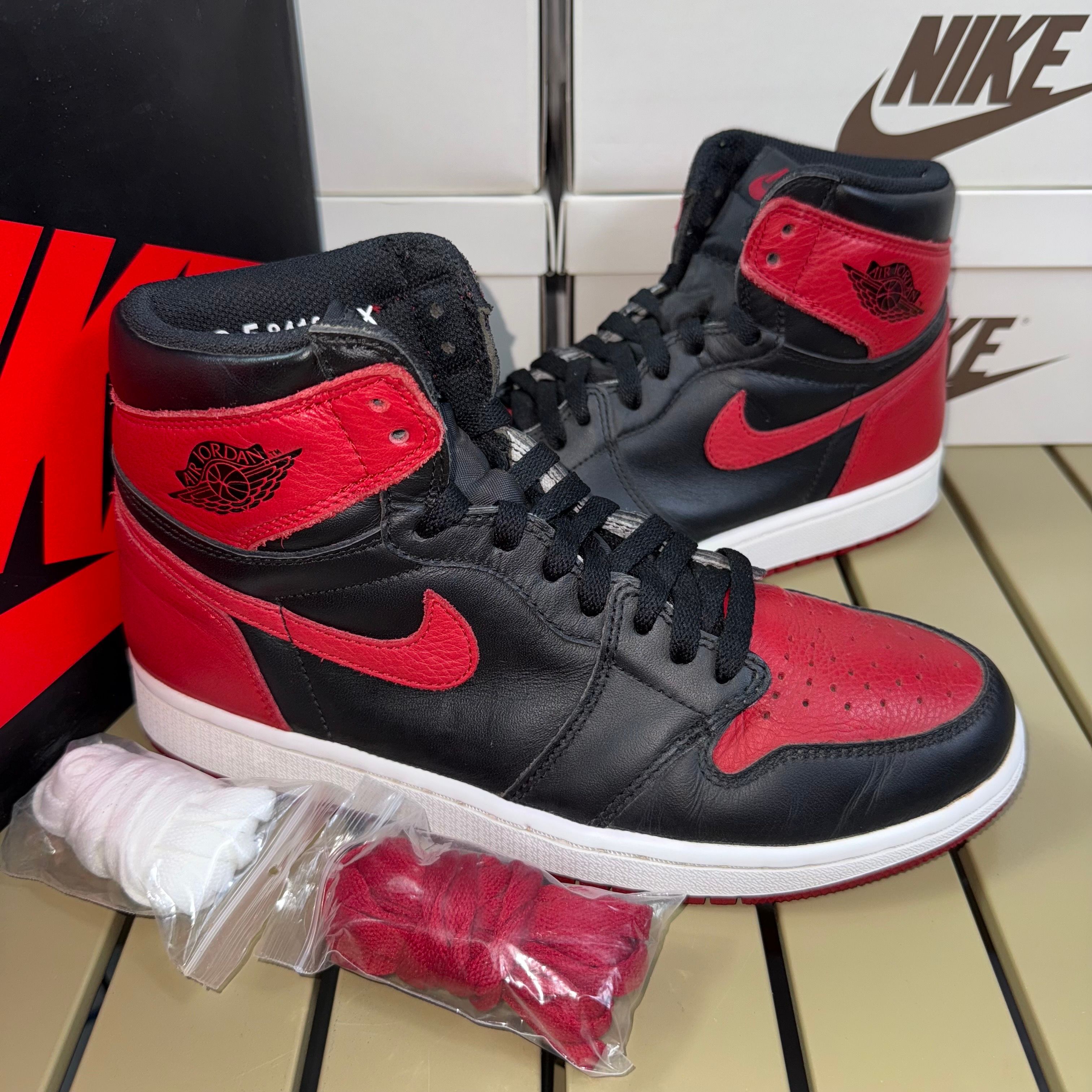 Nike Air Jordan 1 Retro High OG "Bred/Banned" (2016)