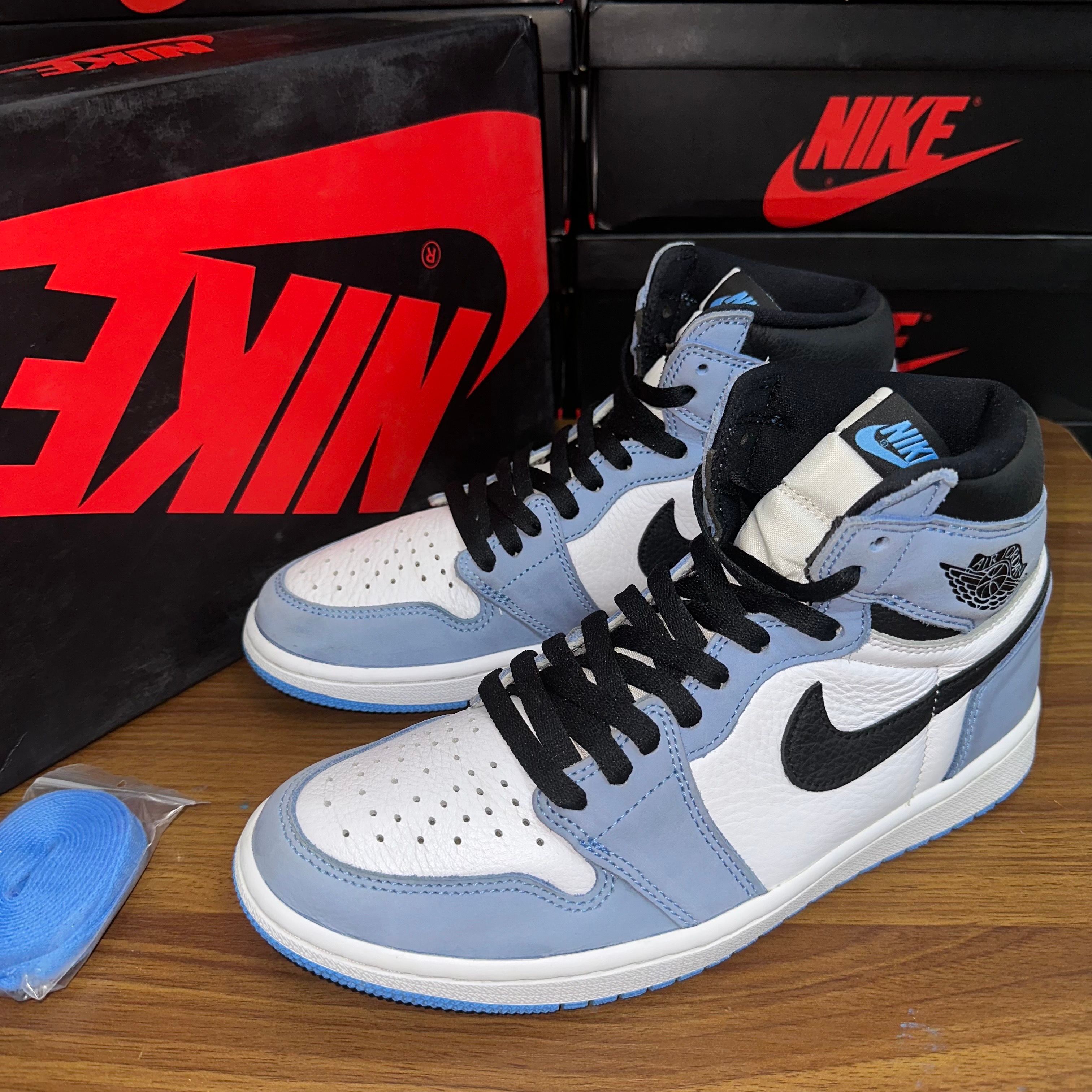 Nike Air Jordan 1 High OG "University Blue"