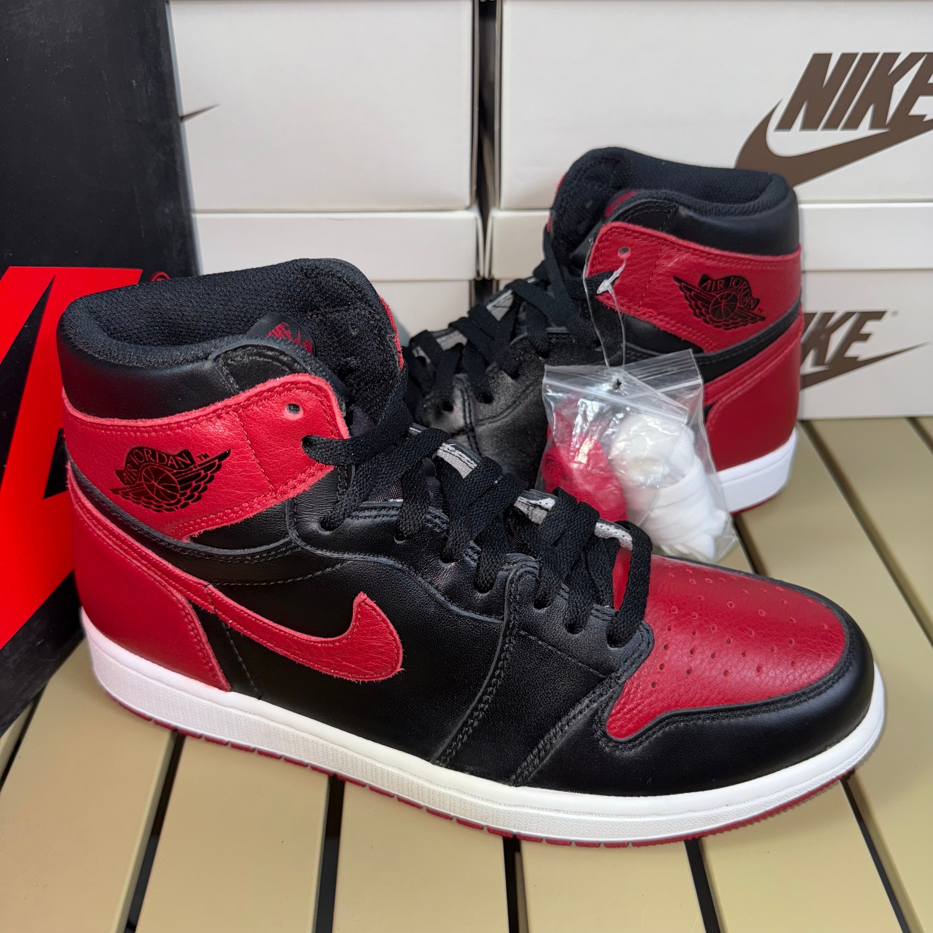 Nike Air Jordan 1 Retro High OG "Bred/Banned" (2016)