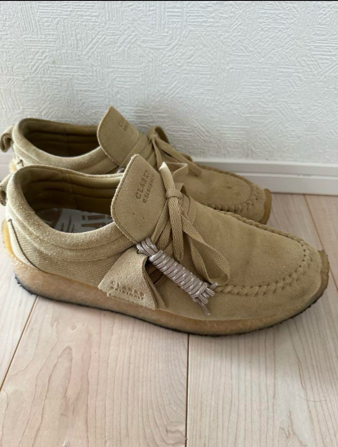 キス ロニーファイグ × クラークス 8th ストリート ロッセンデール "デザートタン"