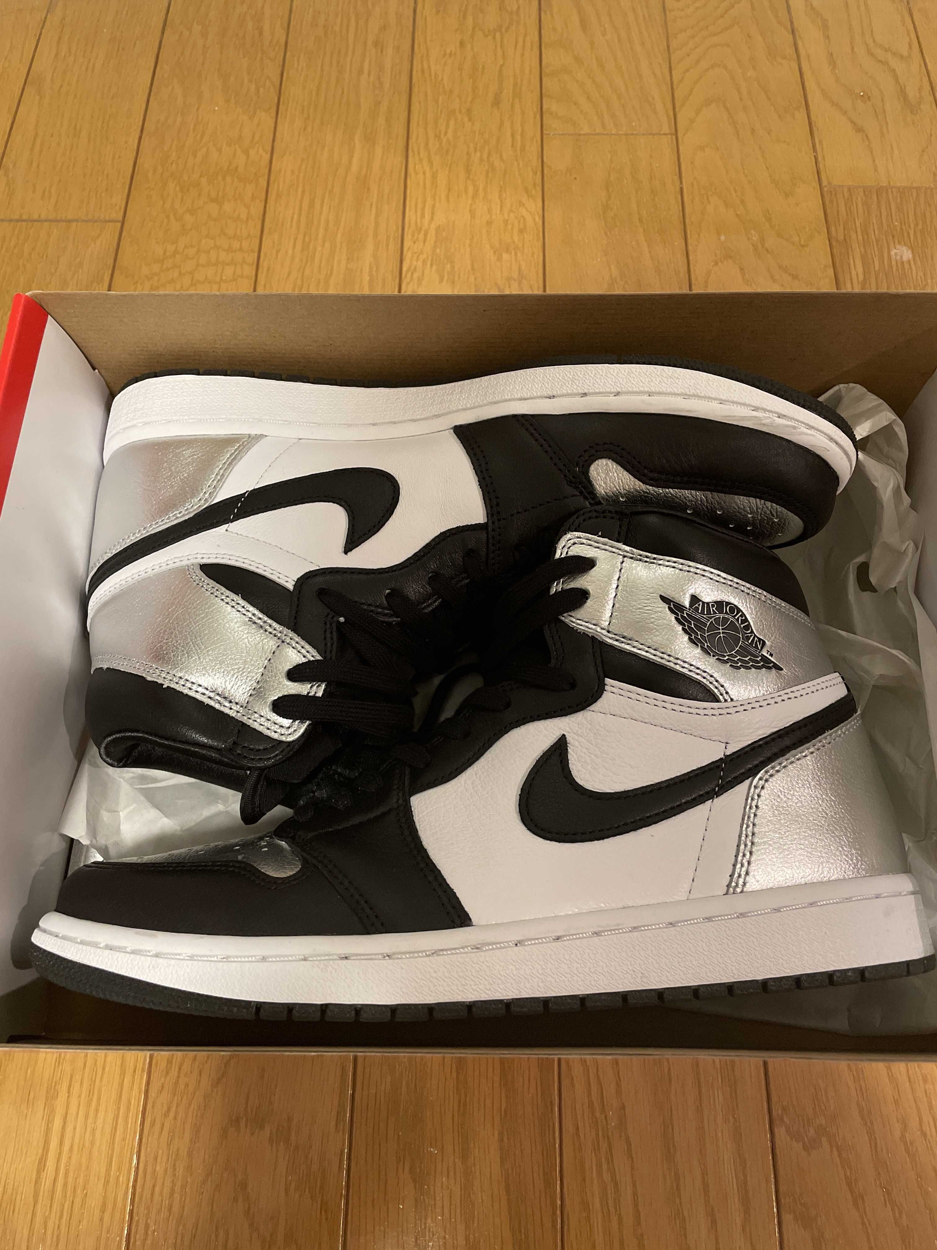 Nike Women's Air Jordan 1 Retro High OG "Silver Toe"