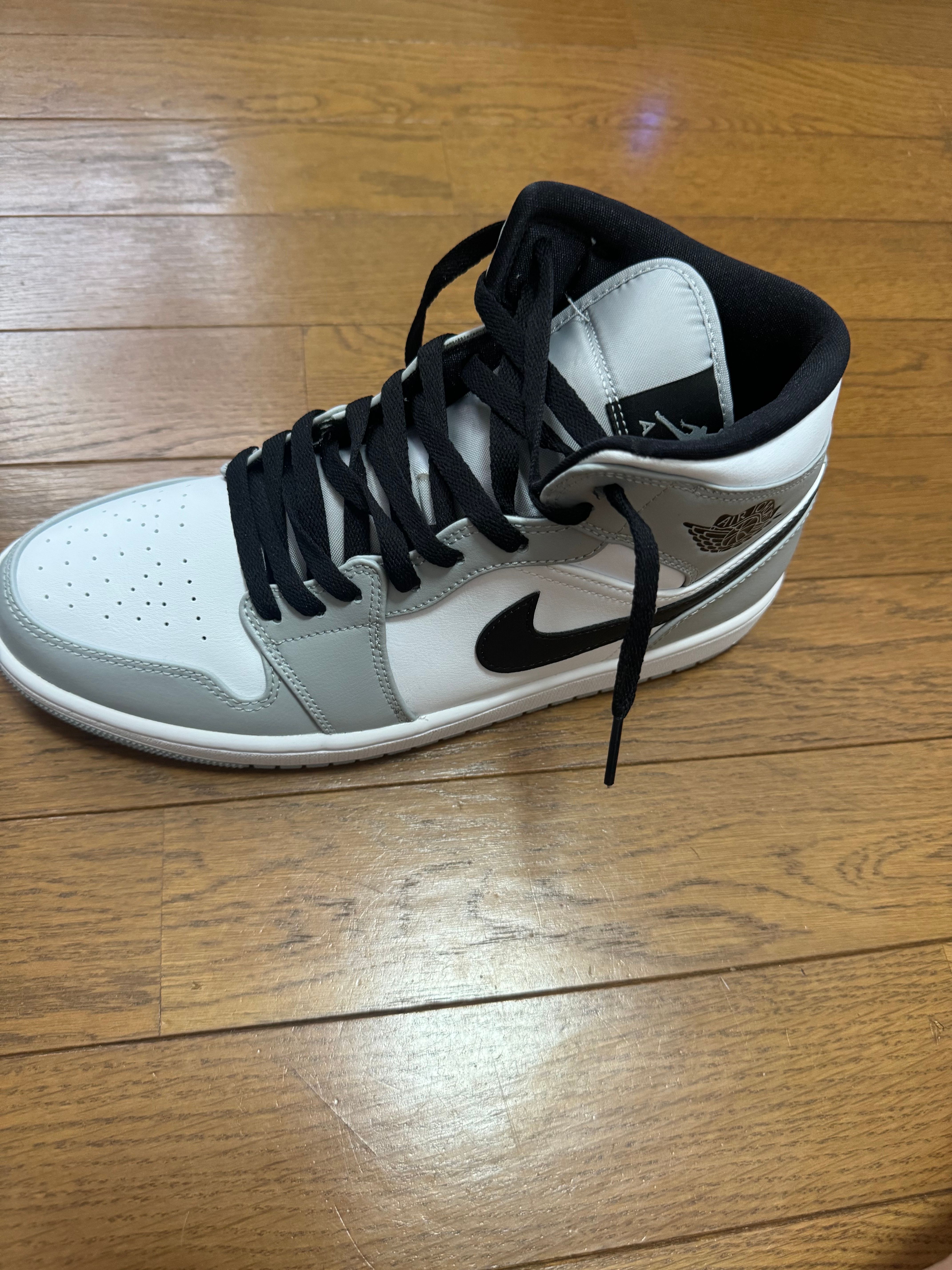 Nike Air Jordan 1 Mid "Light Smoke Grey/White/Black"