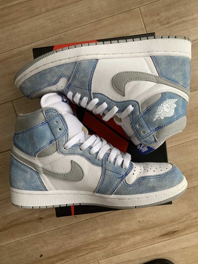 Nike Air Jordan 1 High OG "Hyper Royal"