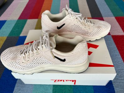 Stussy × Nike Air Max 2013 "Fossil"