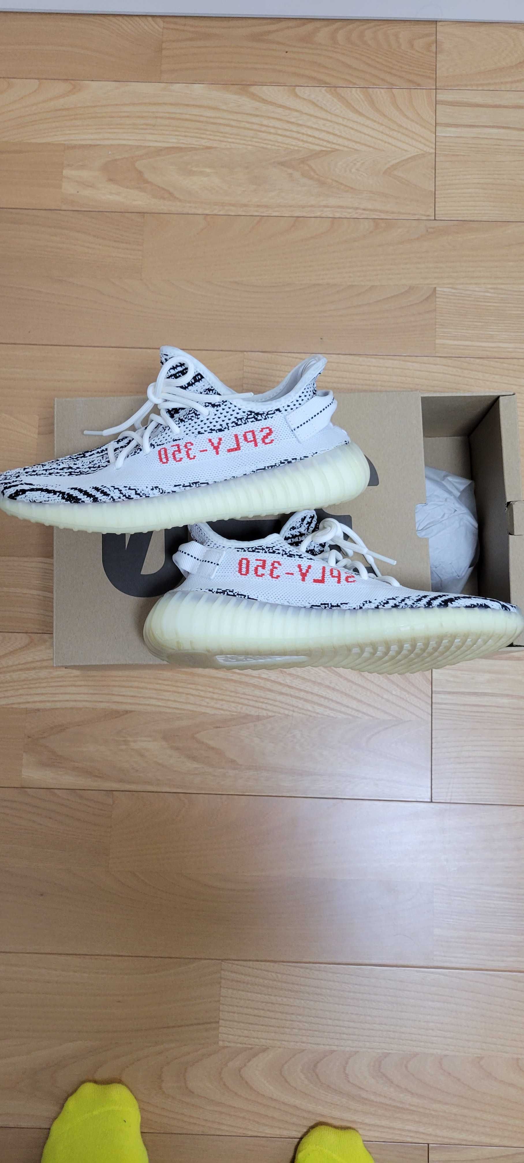 adidas YEEZY Boost 350 V2 "Zebra"