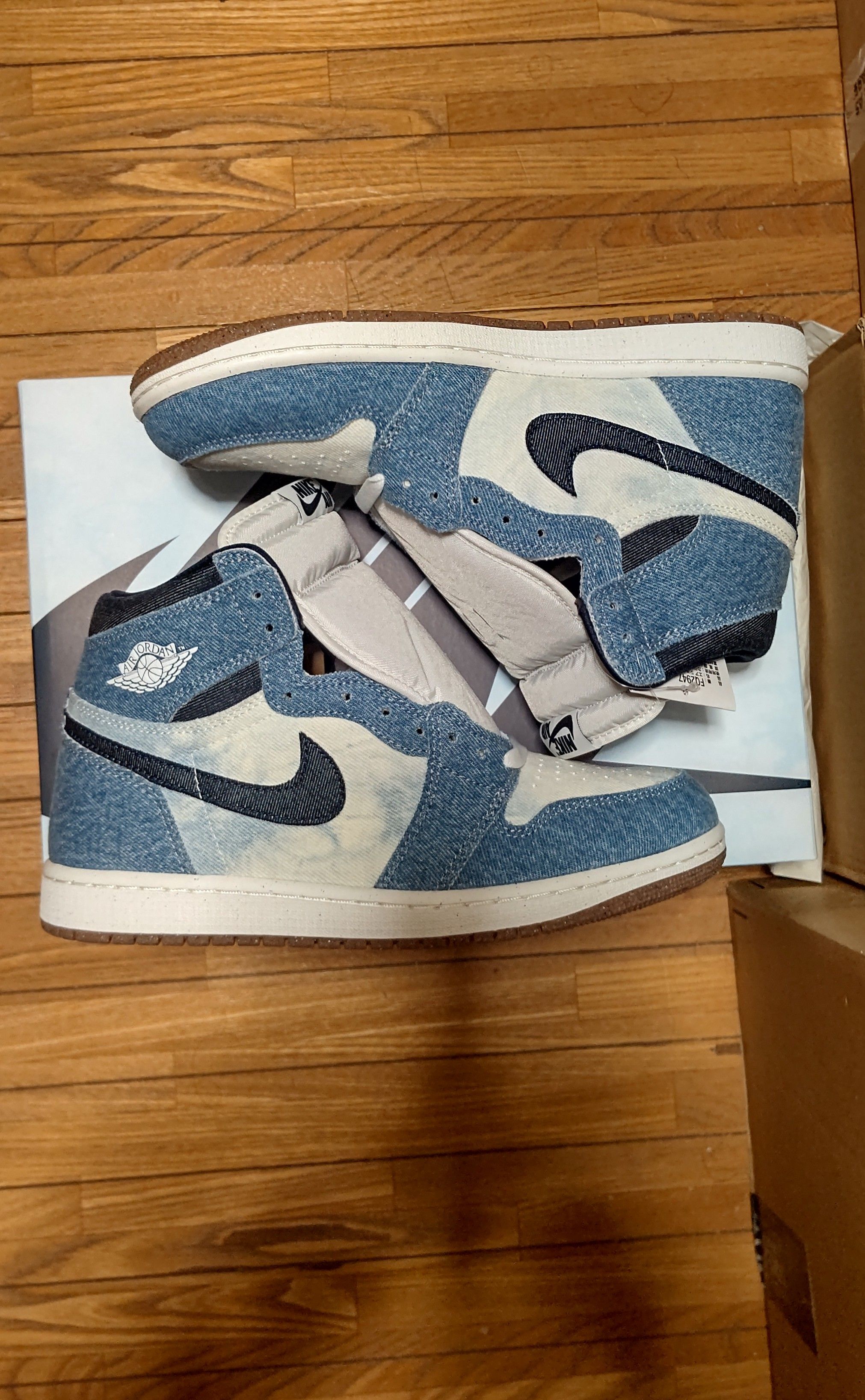 Nike Air Jordan 1 Retro High OG "Denim"