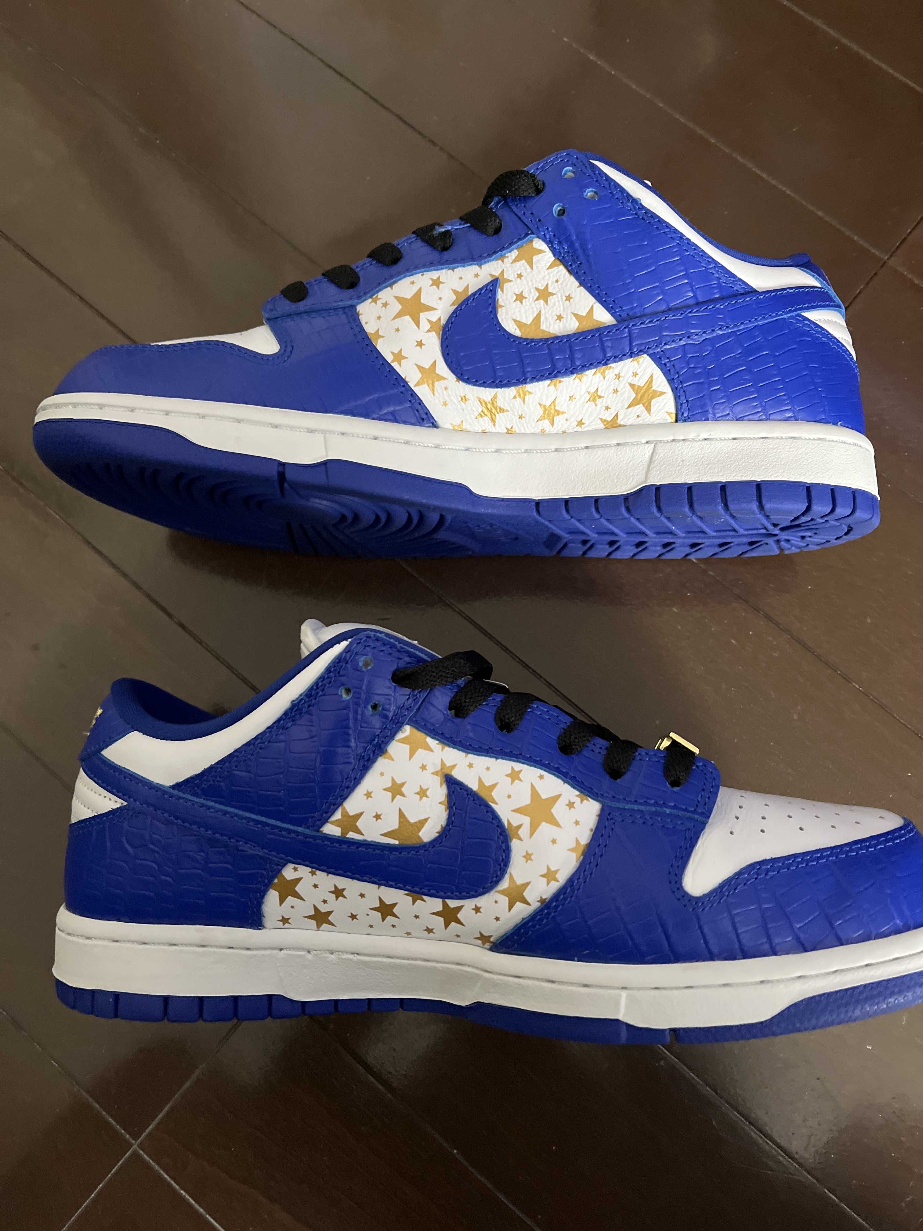 Supreme × Nike SB Dunk Low OG QS Gold Stars "White/Hyper Blue"