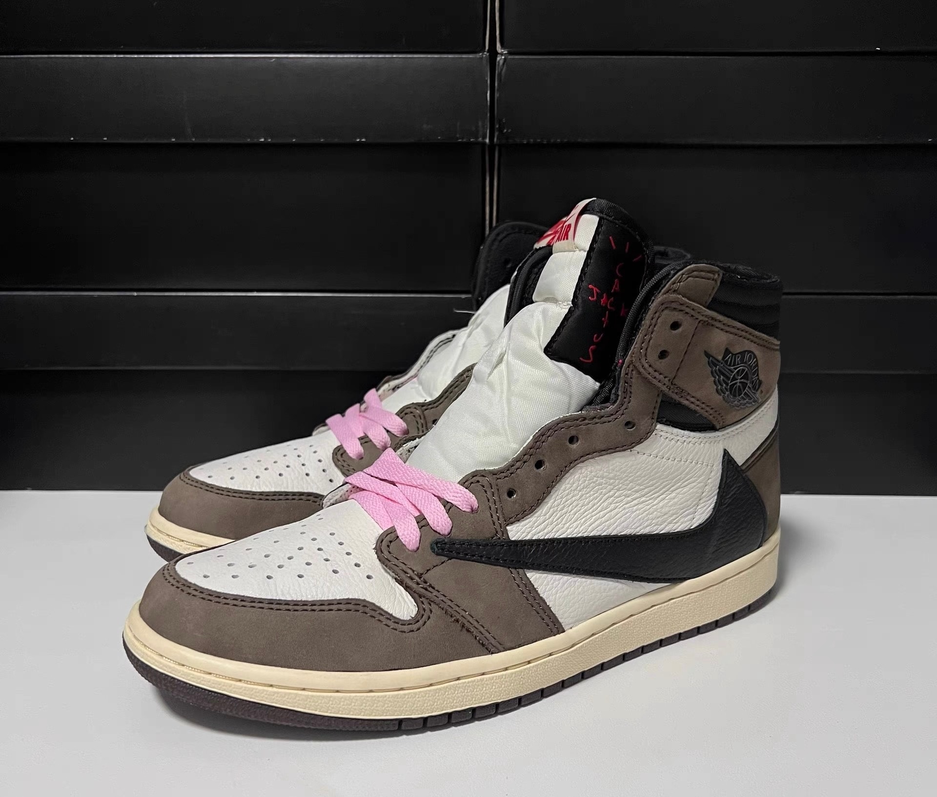 Travis Scott × Nike Air Jordan 1 Retro High OG TS SP "Sail/Dark Mocha"