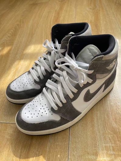 Nike Air Jordan 1 Retro High OG "Black and Smoke Grey"