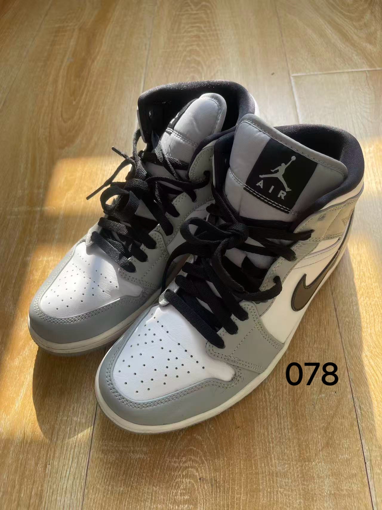 Nike Air Jordan 1 Mid "Light Smoke Grey/White/Black"