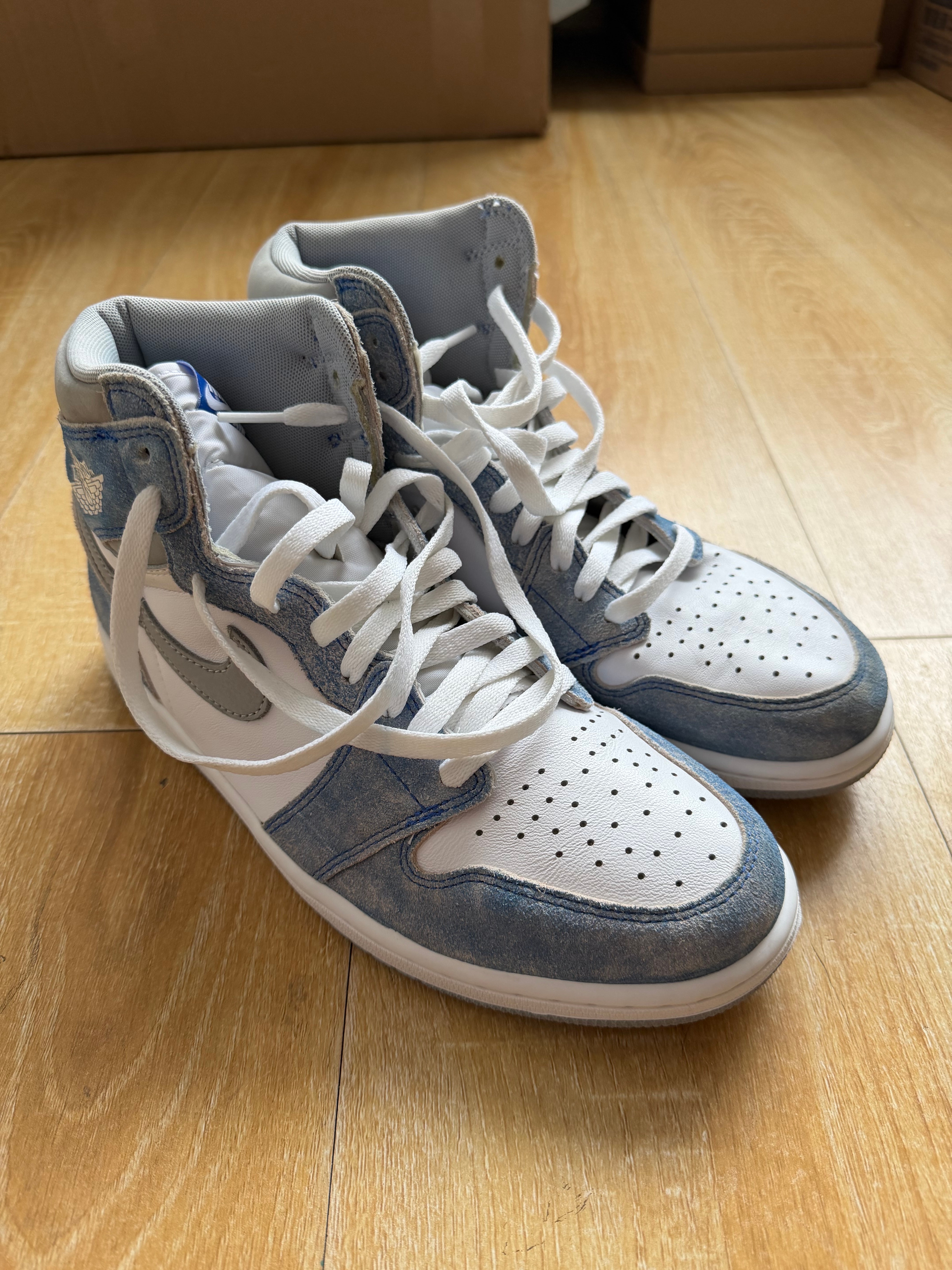 Nike Air Jordan 1 High OG "Hyper Royal"