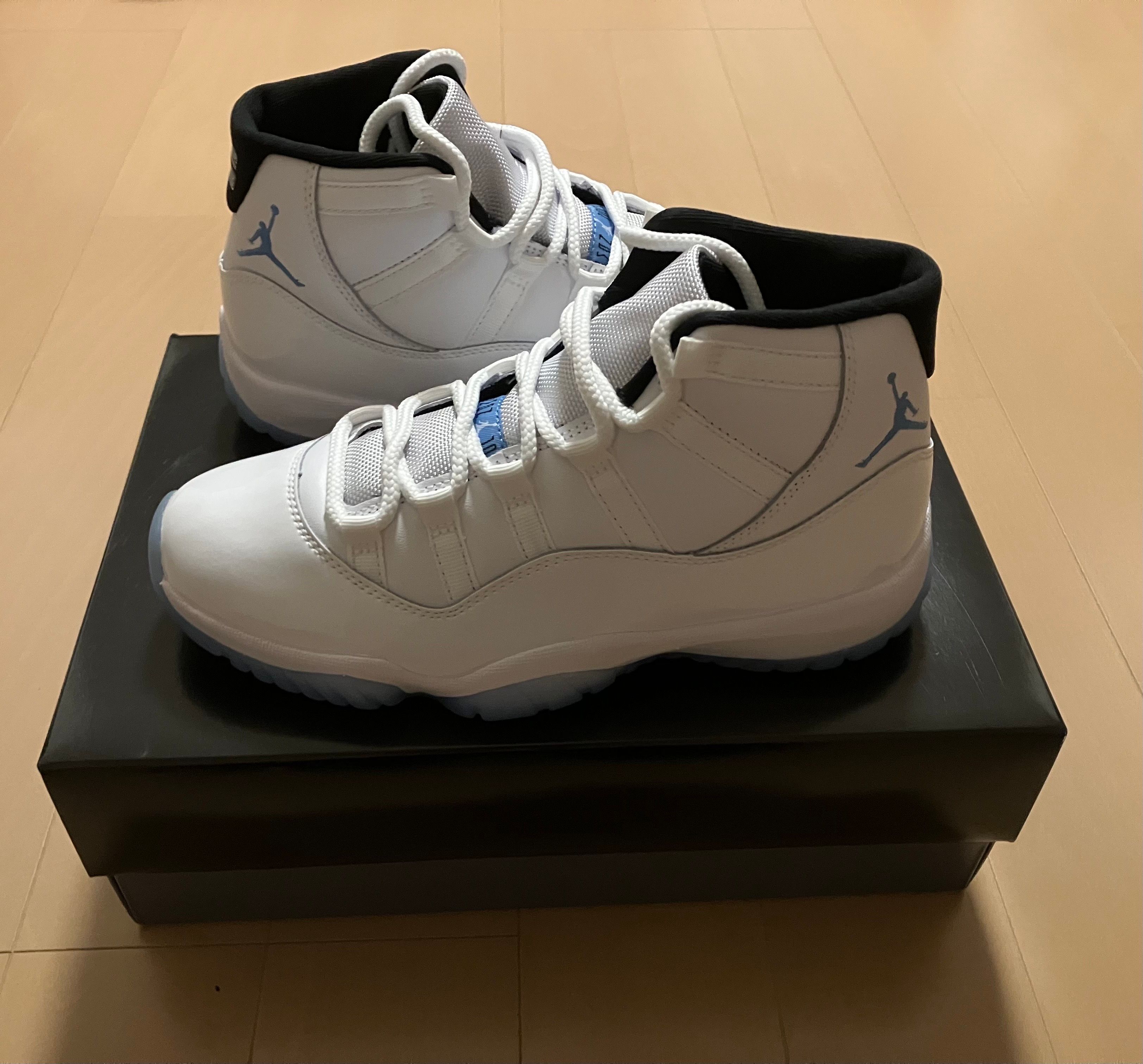 Nike Air Jordan 11 Retro "White/Legend Blue"