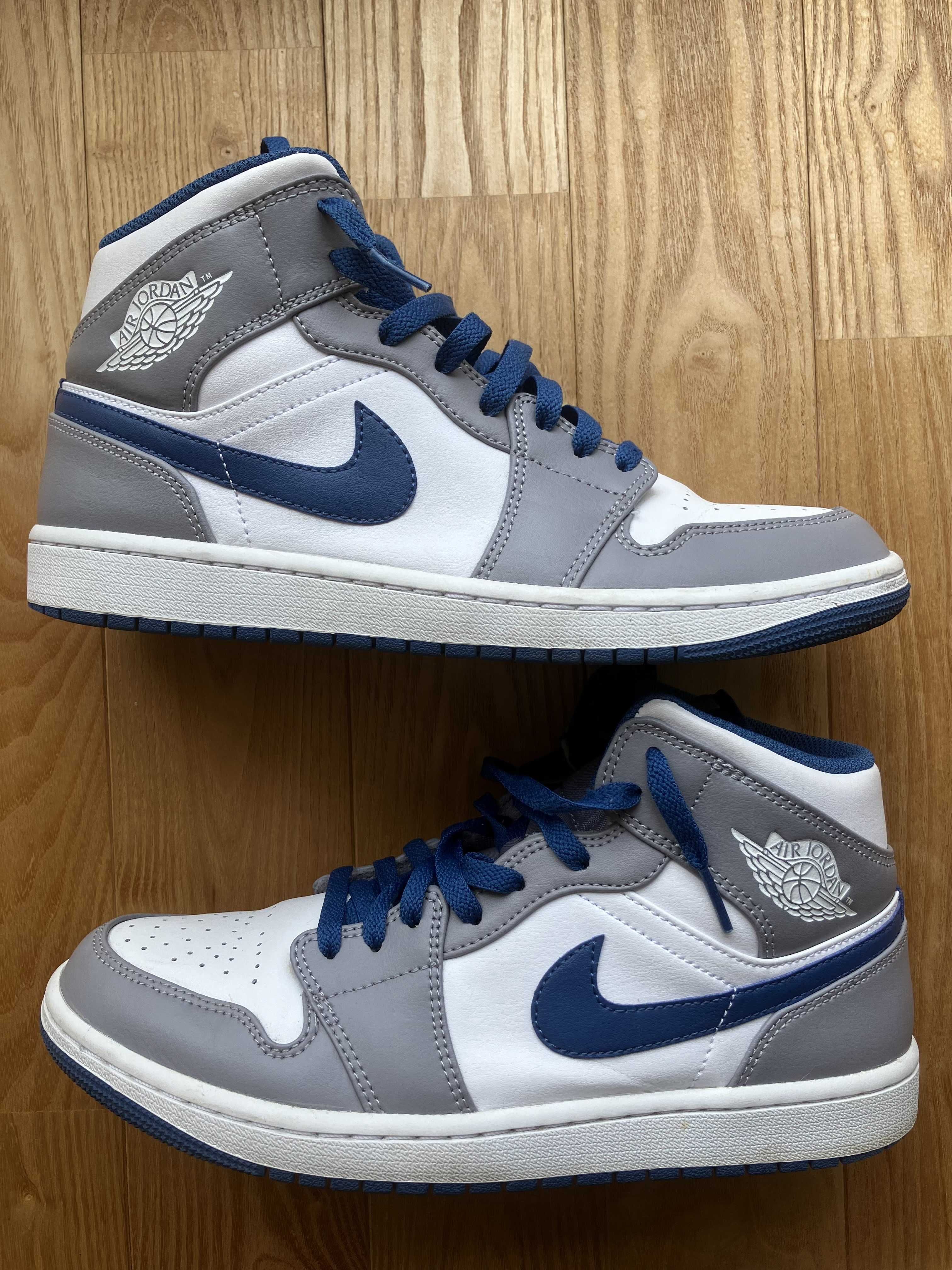 Nike Air Jordan 1 Mid "True Blue"