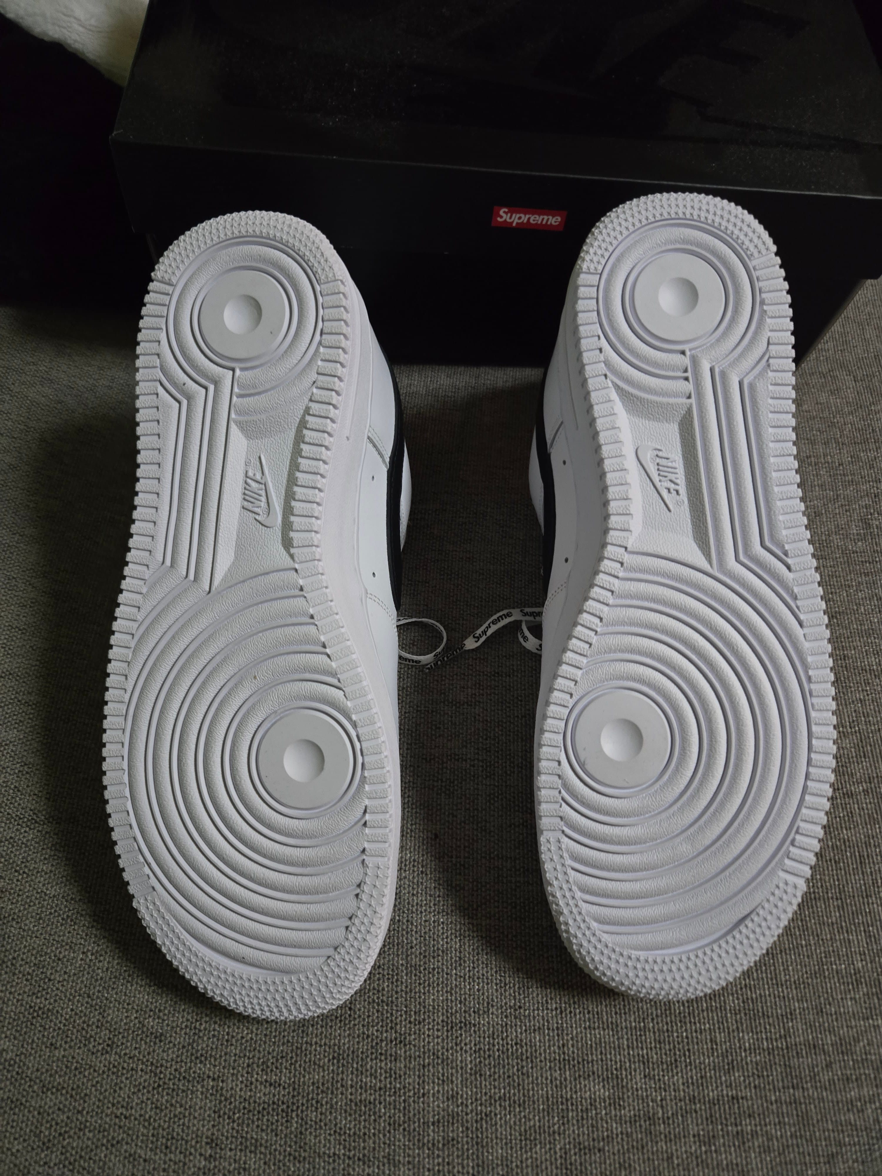 Supreme × Nike Air Force 1 Low "White/Black"