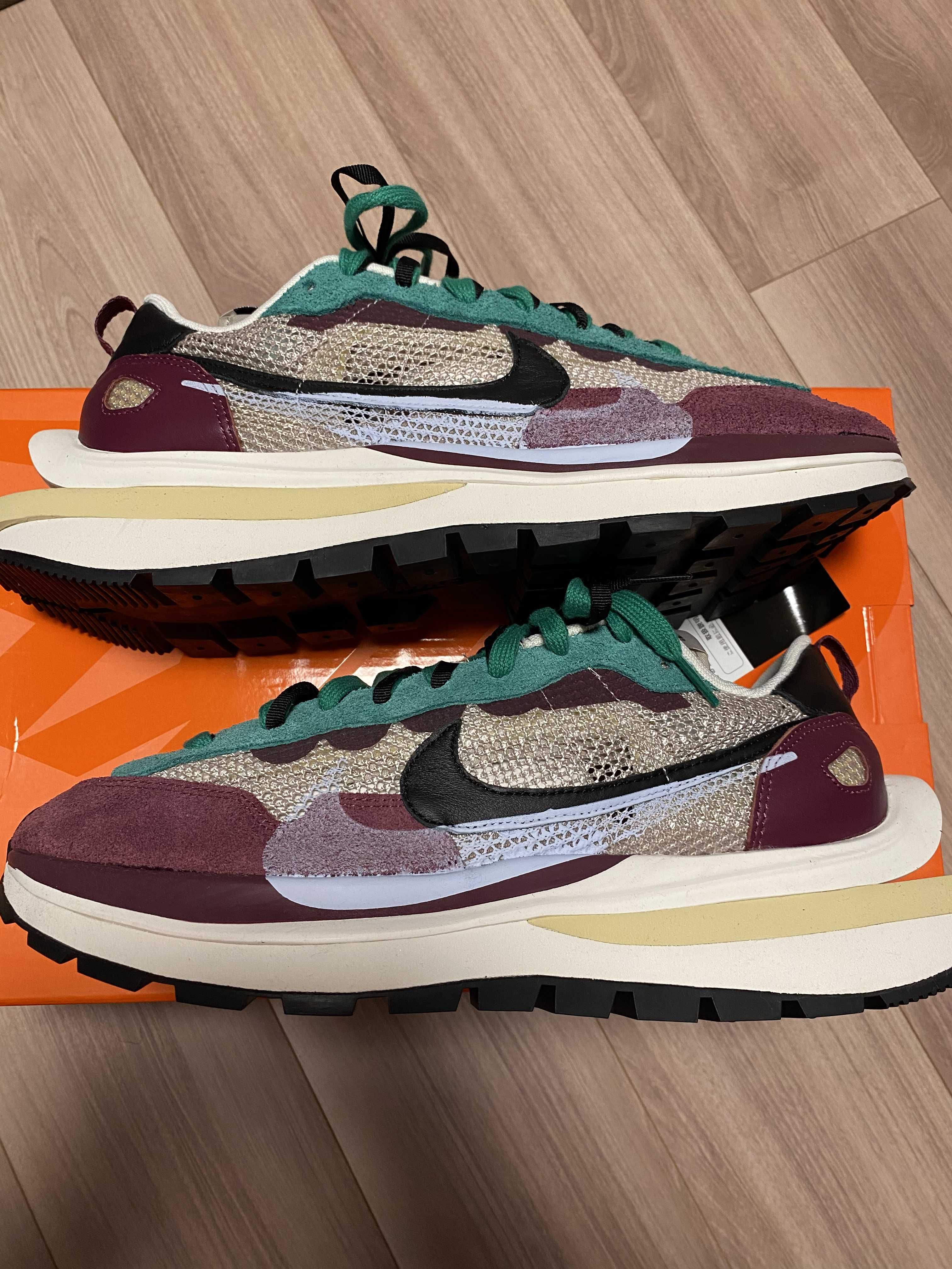 sacai × Nike Vapor Waffle "String/Red/Green"