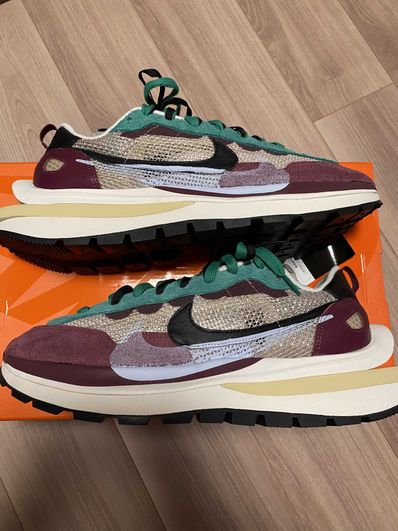 sacai × Nike Vapor Waffle "String/Red/Green"