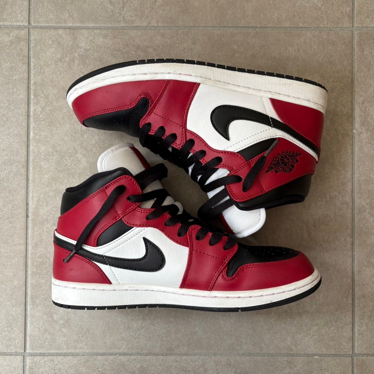 Nike Air Jordan 1 Mid "Chicago Black Toe"