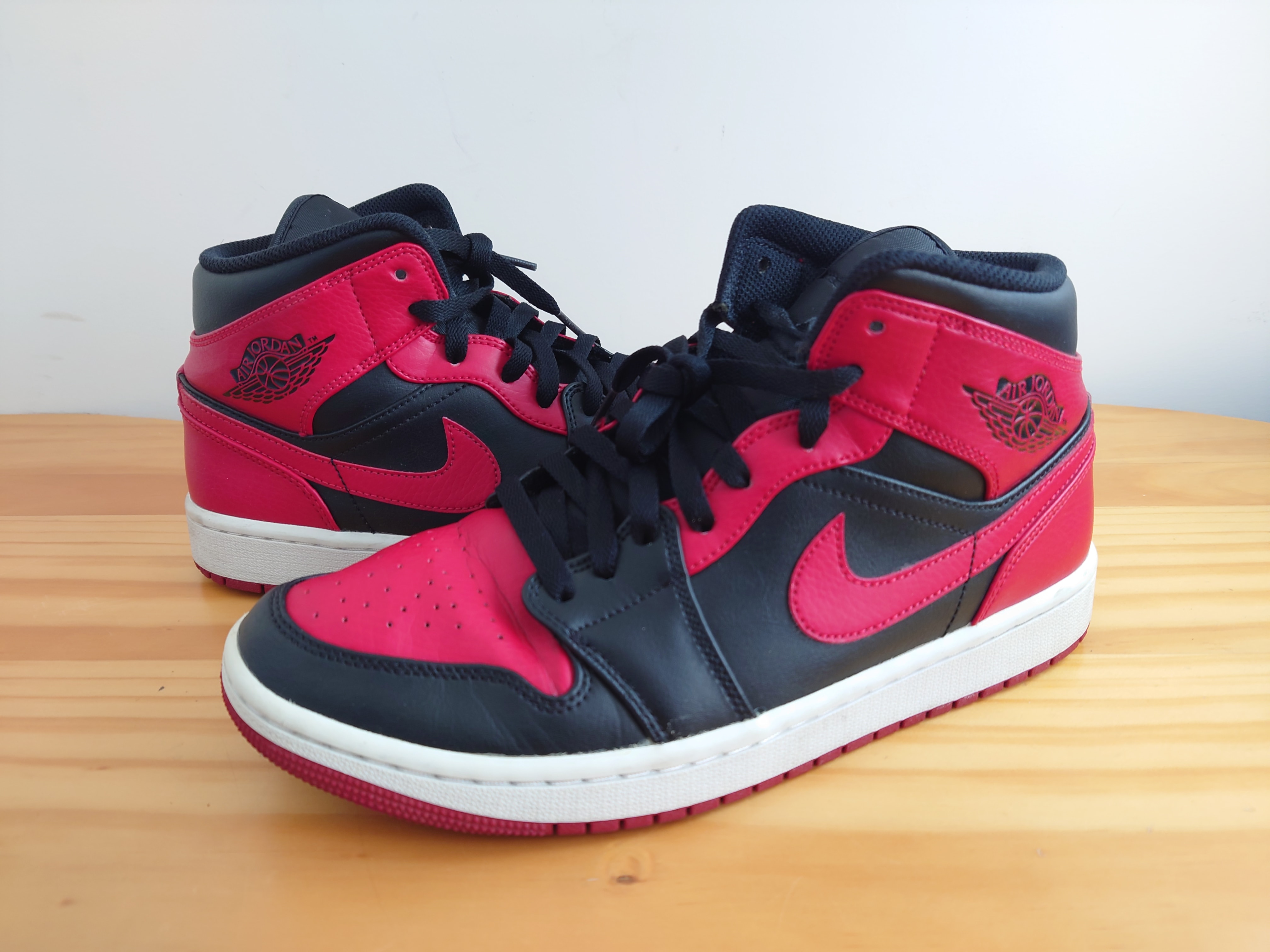 Nike Air Jordan 1 Mid "Bred"