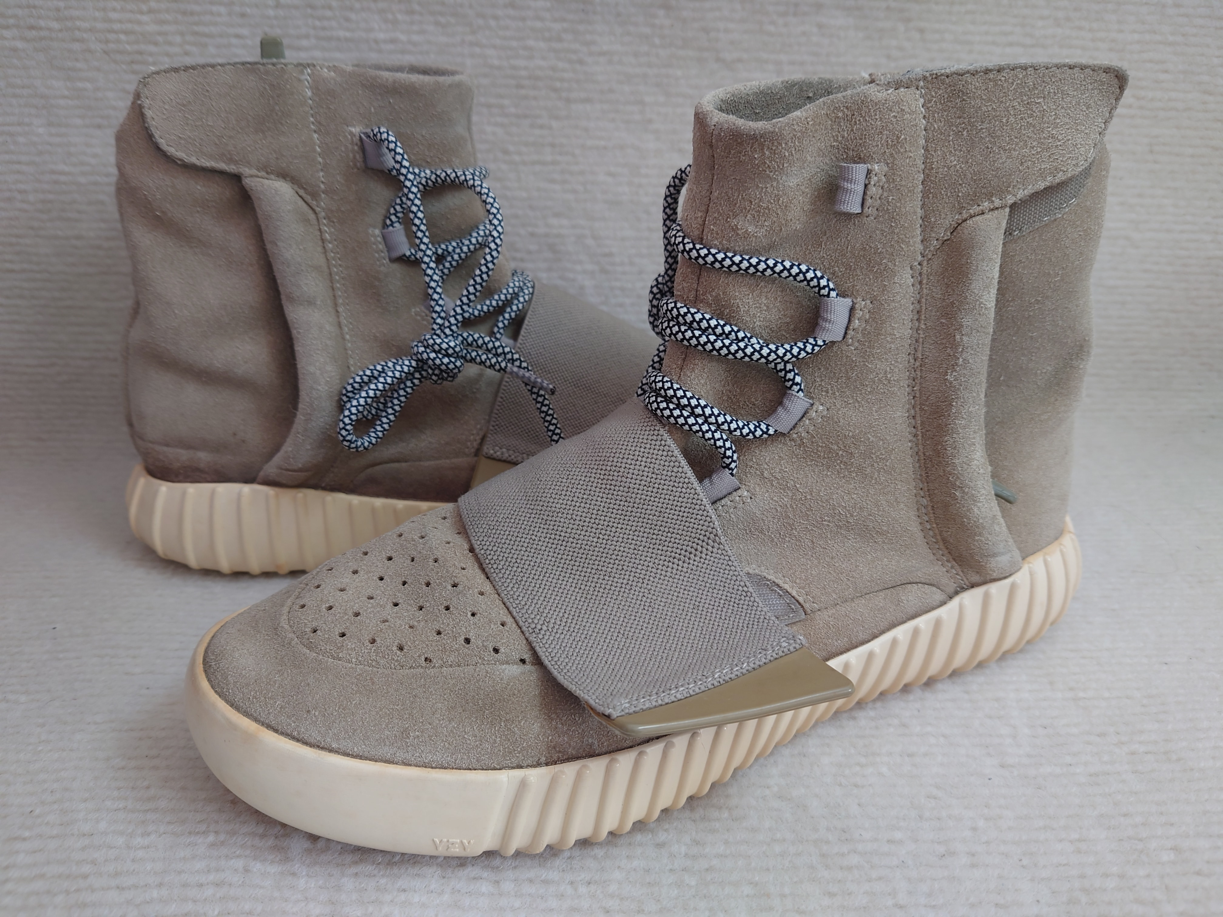 adidas YEEZY Boost 750 OG "Light Brown"