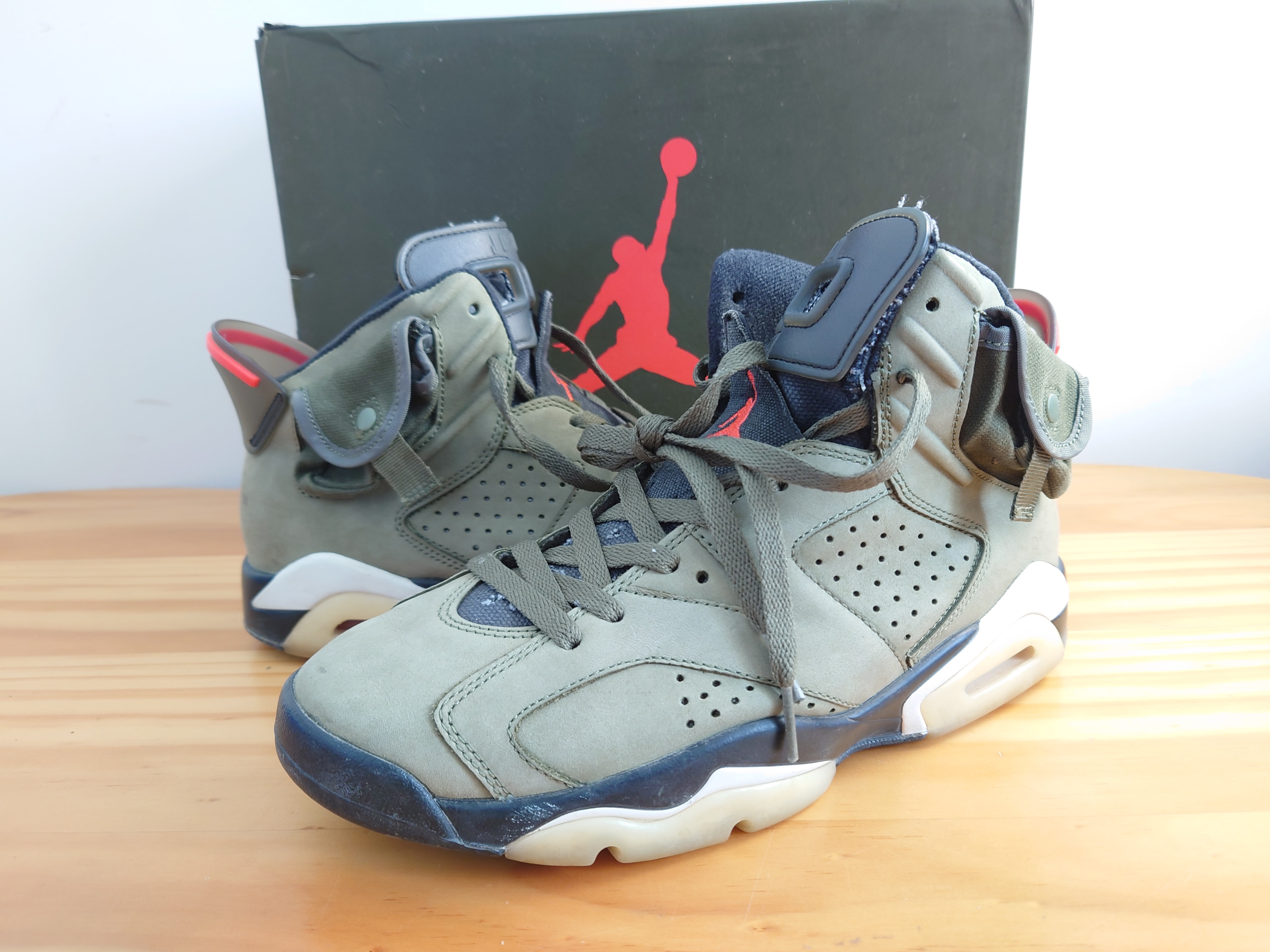 Travis Scott × Nike Air Jordan 6 Retro "Medium Olive"