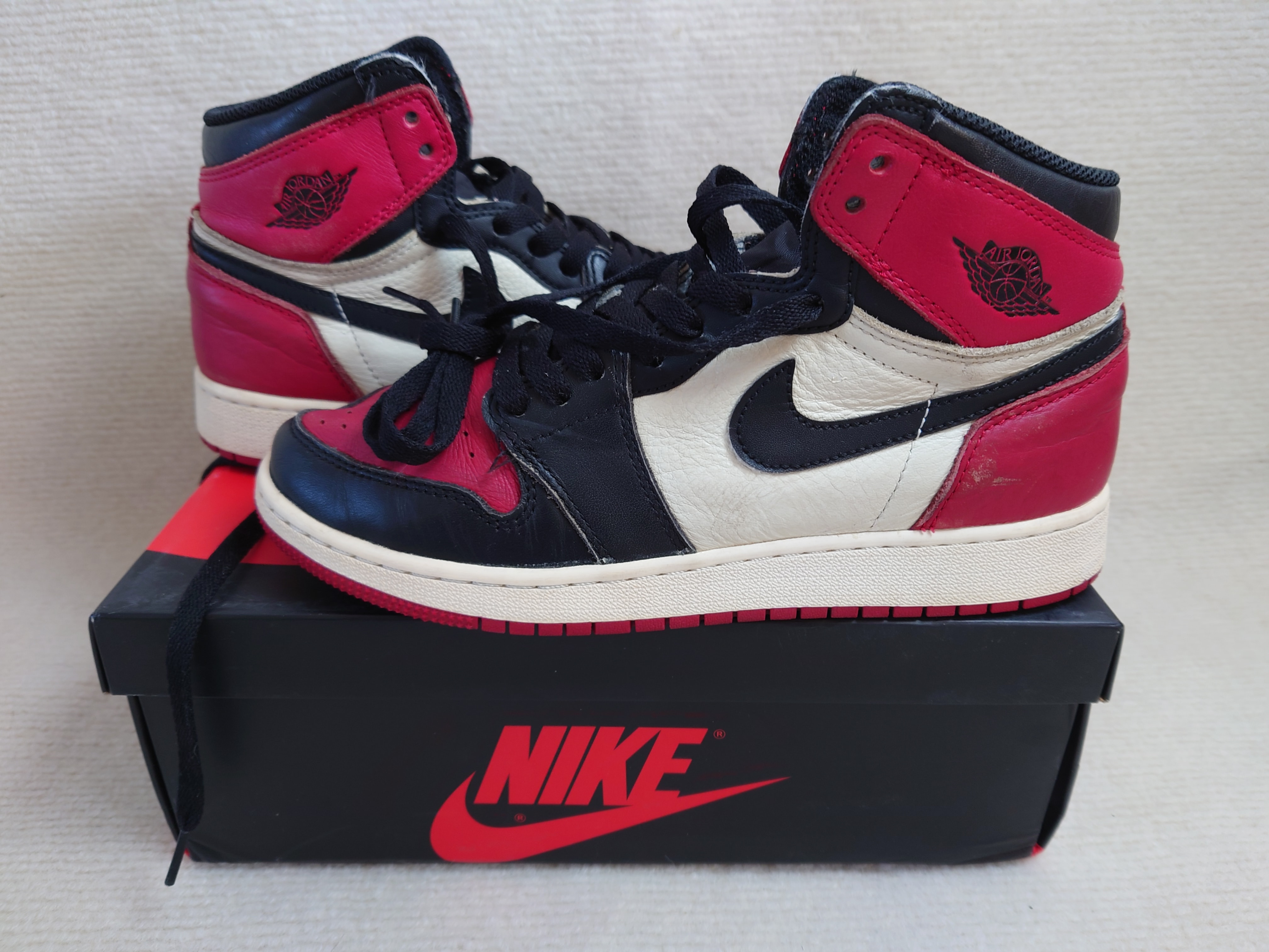 Nike GS Air Jordan 1 Retro High "Bred Toe"