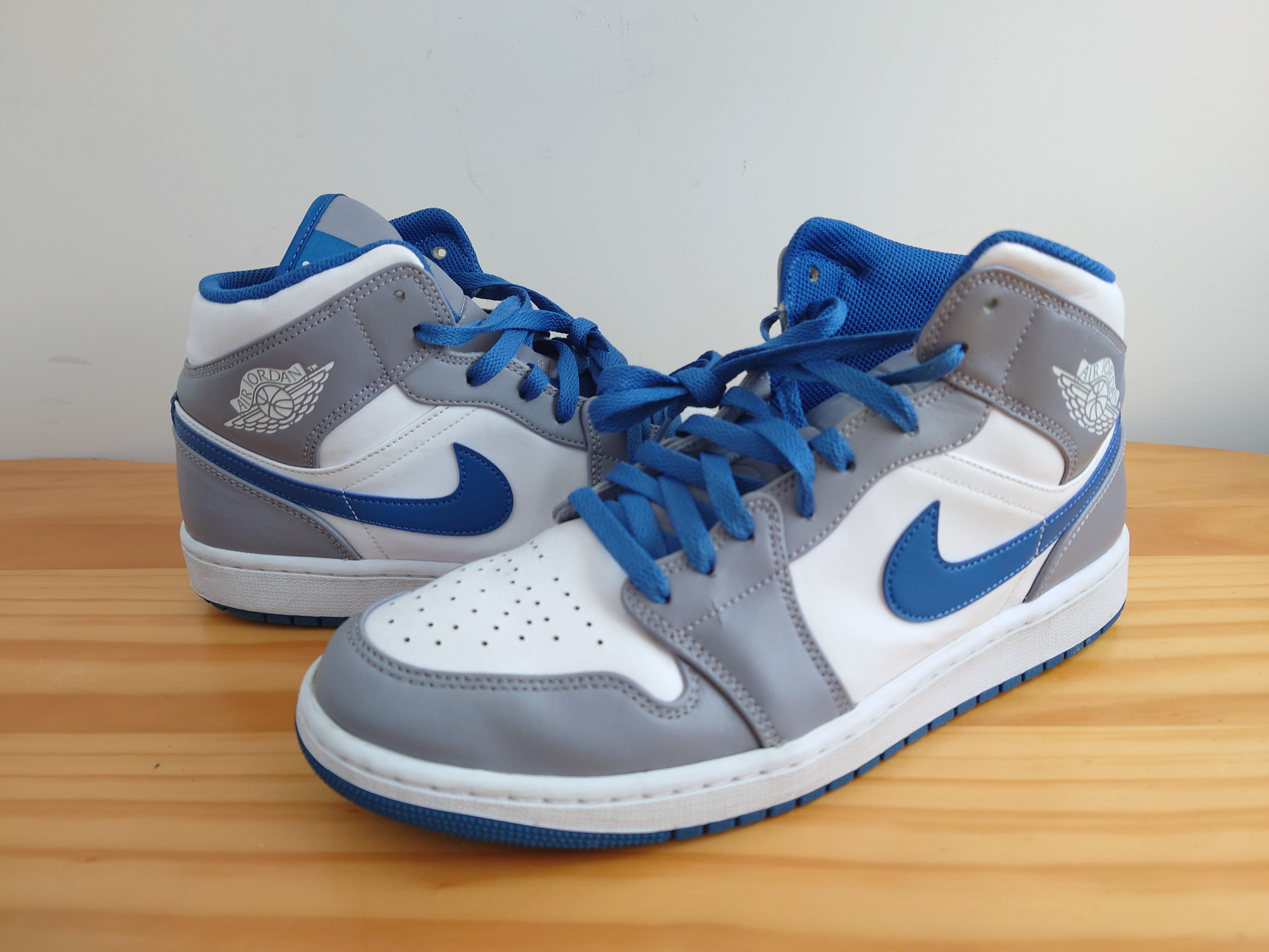 Nike Air Jordan 1 Mid "True Blue"