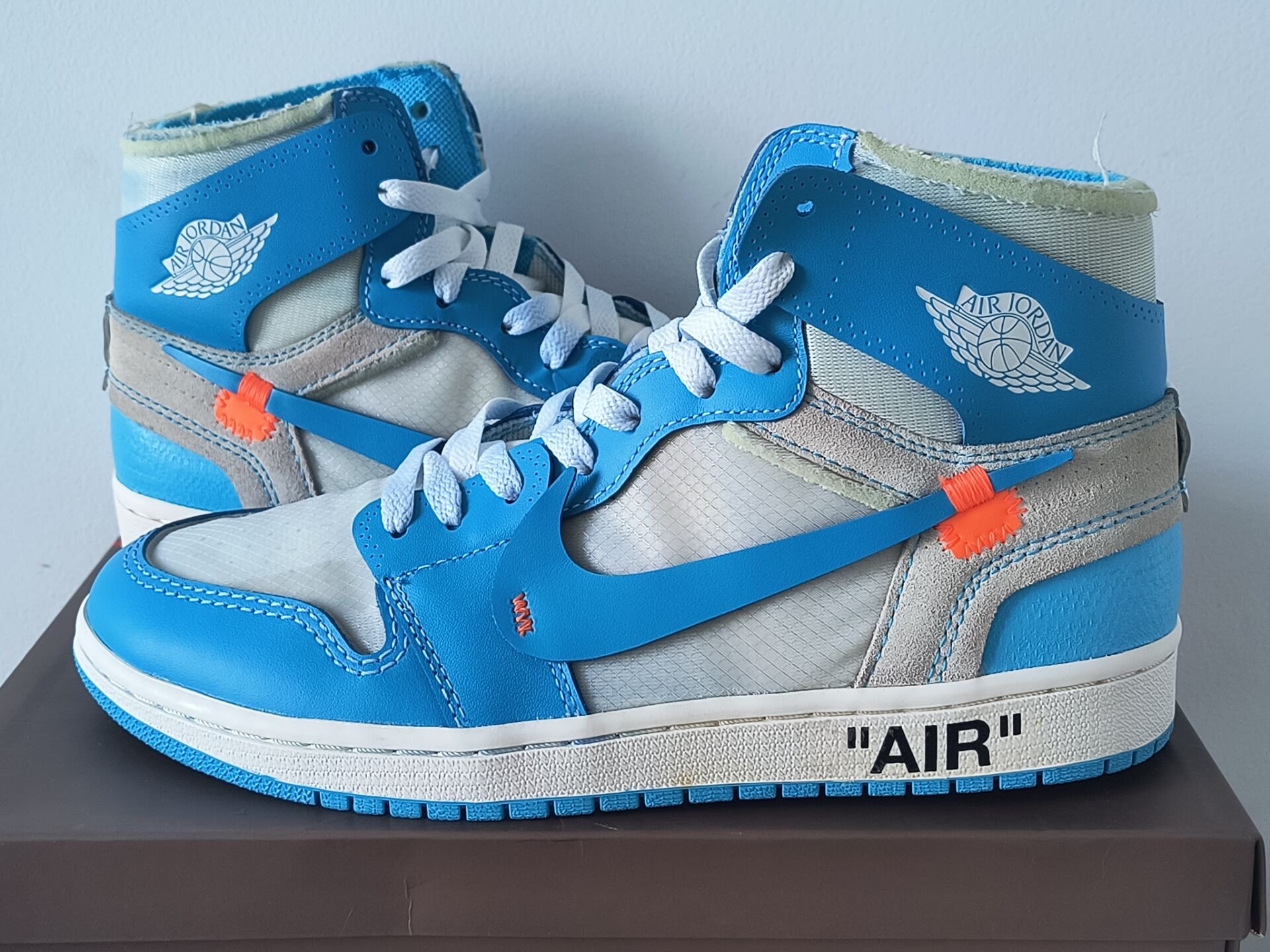 Off-White × Nike Air Jordan 1 High UNC "White/Dark Powder Blue"