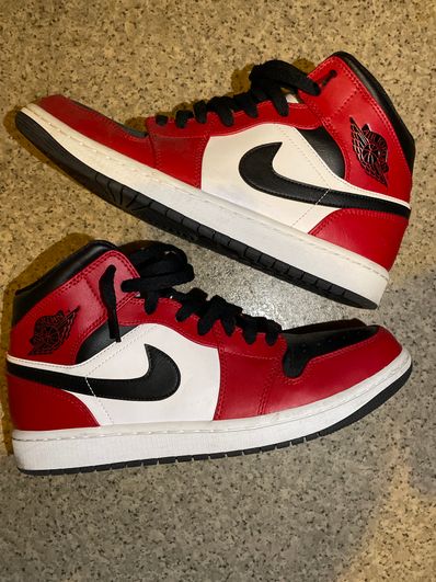 Nike Air Jordan 1 Mid "Chicago Black Toe"