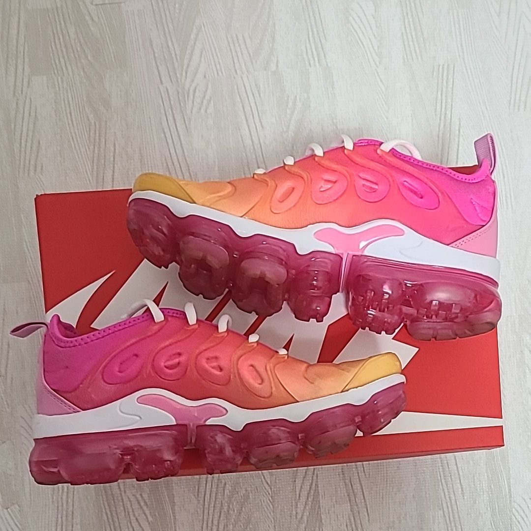 Nike Women's Air Vapormax Plus "Pink/White"