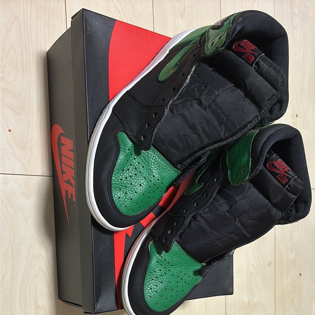 Nike Air Jordan 1 Retro High OG "Black/Pine Green" (2020)