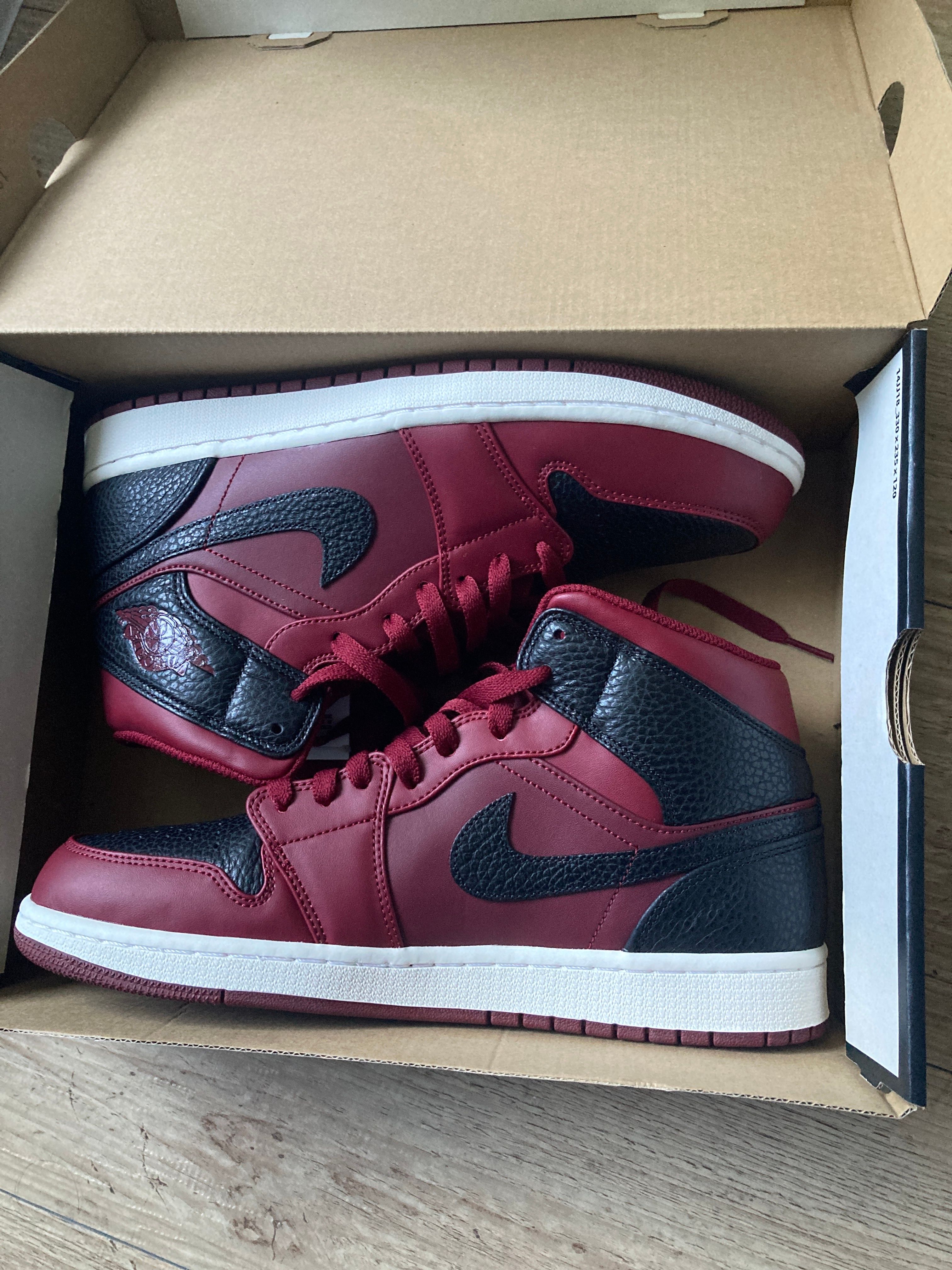 NIKE AIR JORDAN 1 RETRO MID TEAM RED BLACK