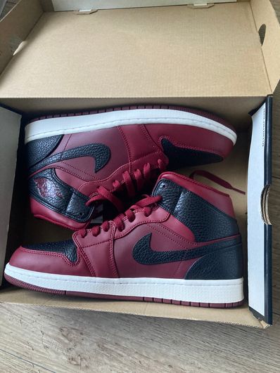NIKE AIR JORDAN 1 RETRO MID TEAM RED BLACK