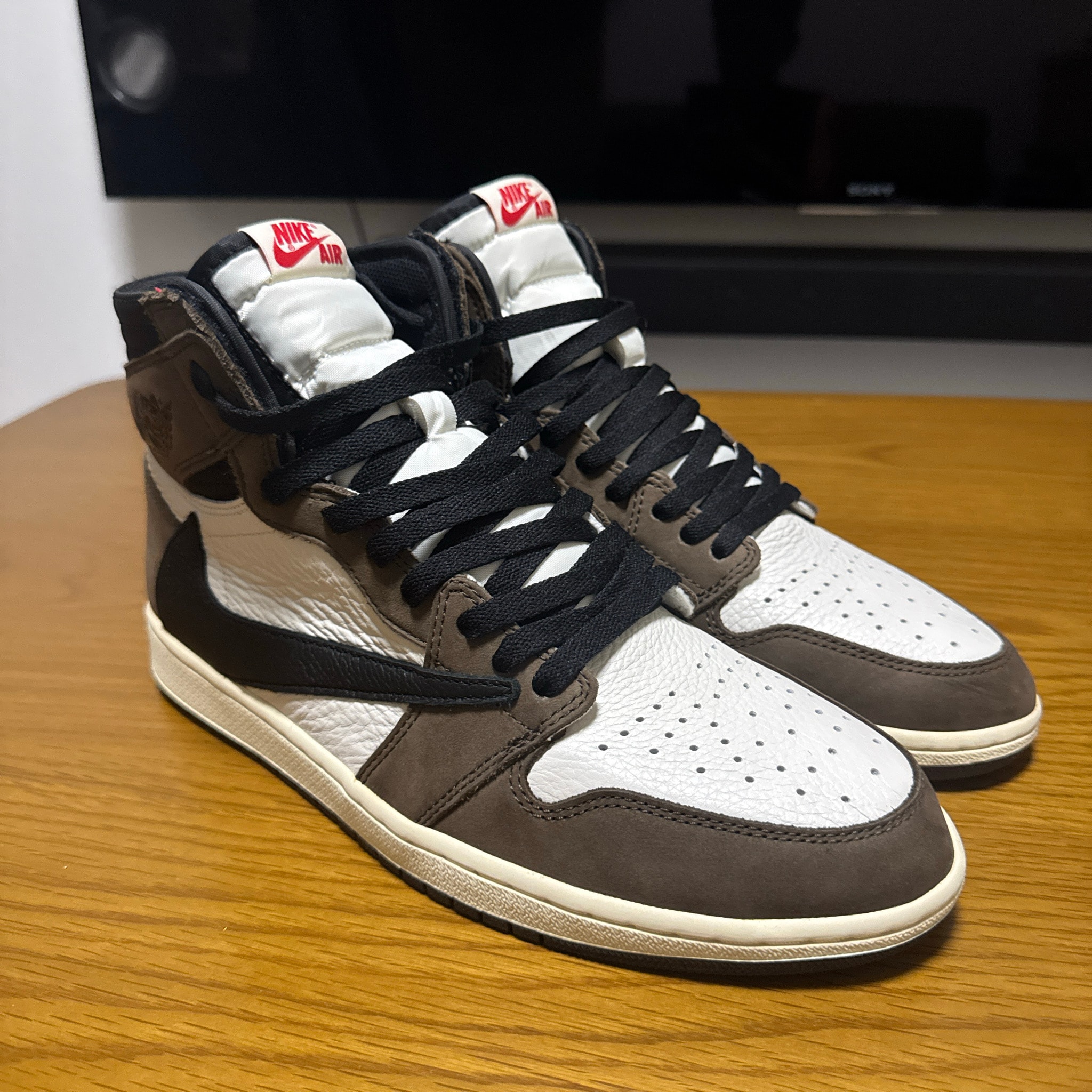 Travis Scott × Nike Air Jordan 1 Retro High OG TS SP "Sail/Dark Mocha"