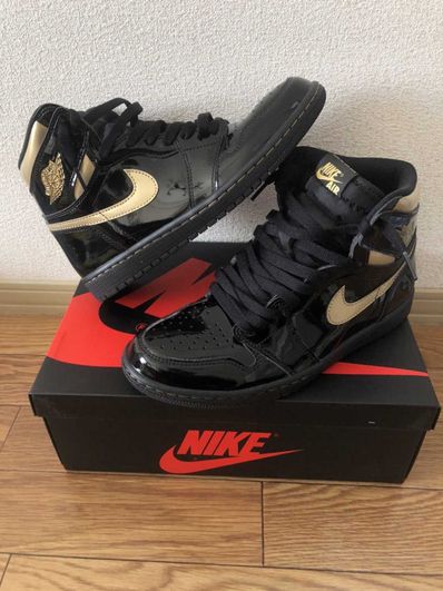 Nike Air Jordan 1 High OG "Black-Metalic Gold"