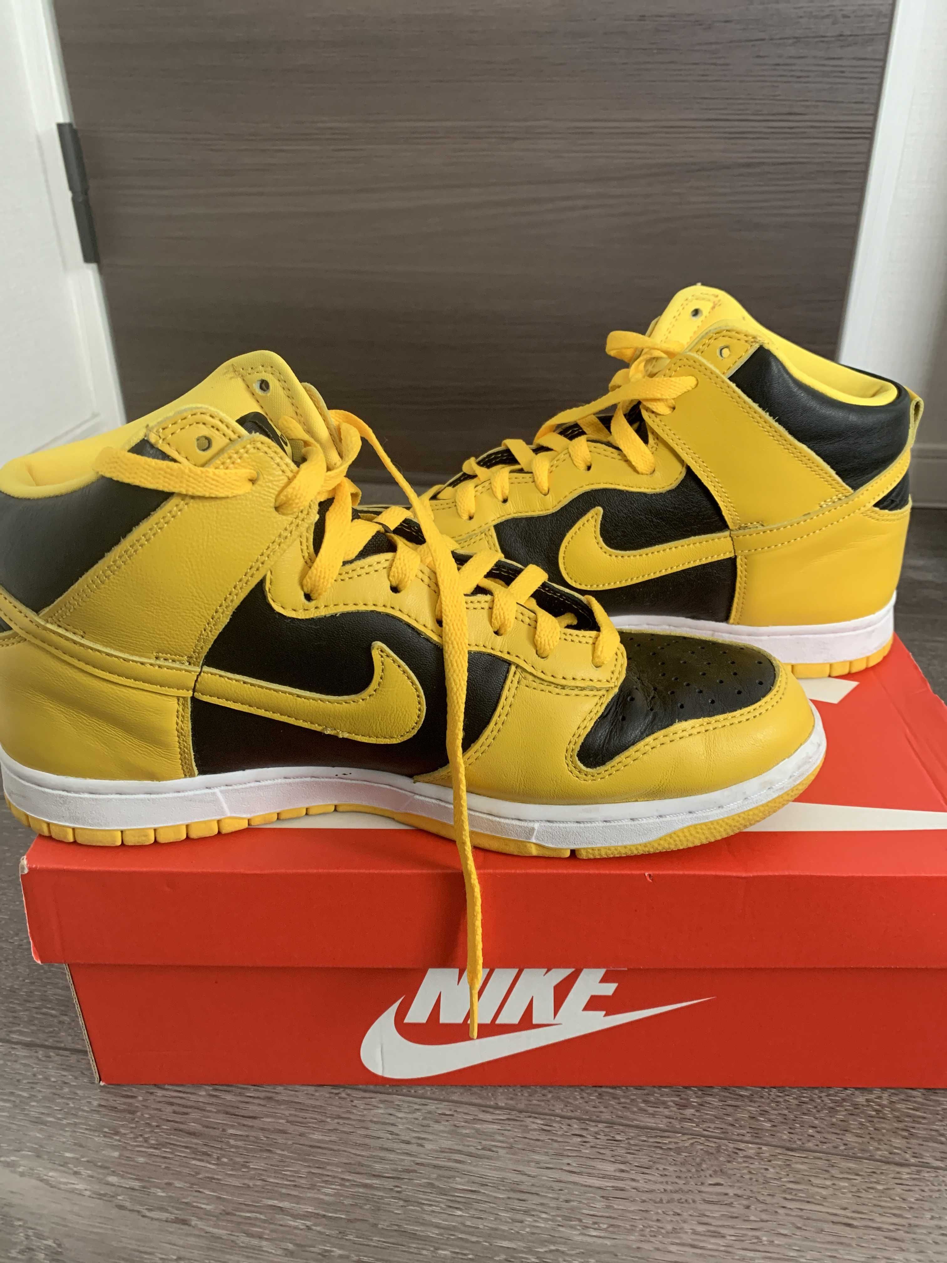 Nike Dunk High "Black/Varsity Maize"