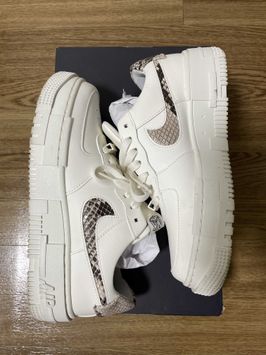 Nike WMNS Air Force 1 Pixel SE